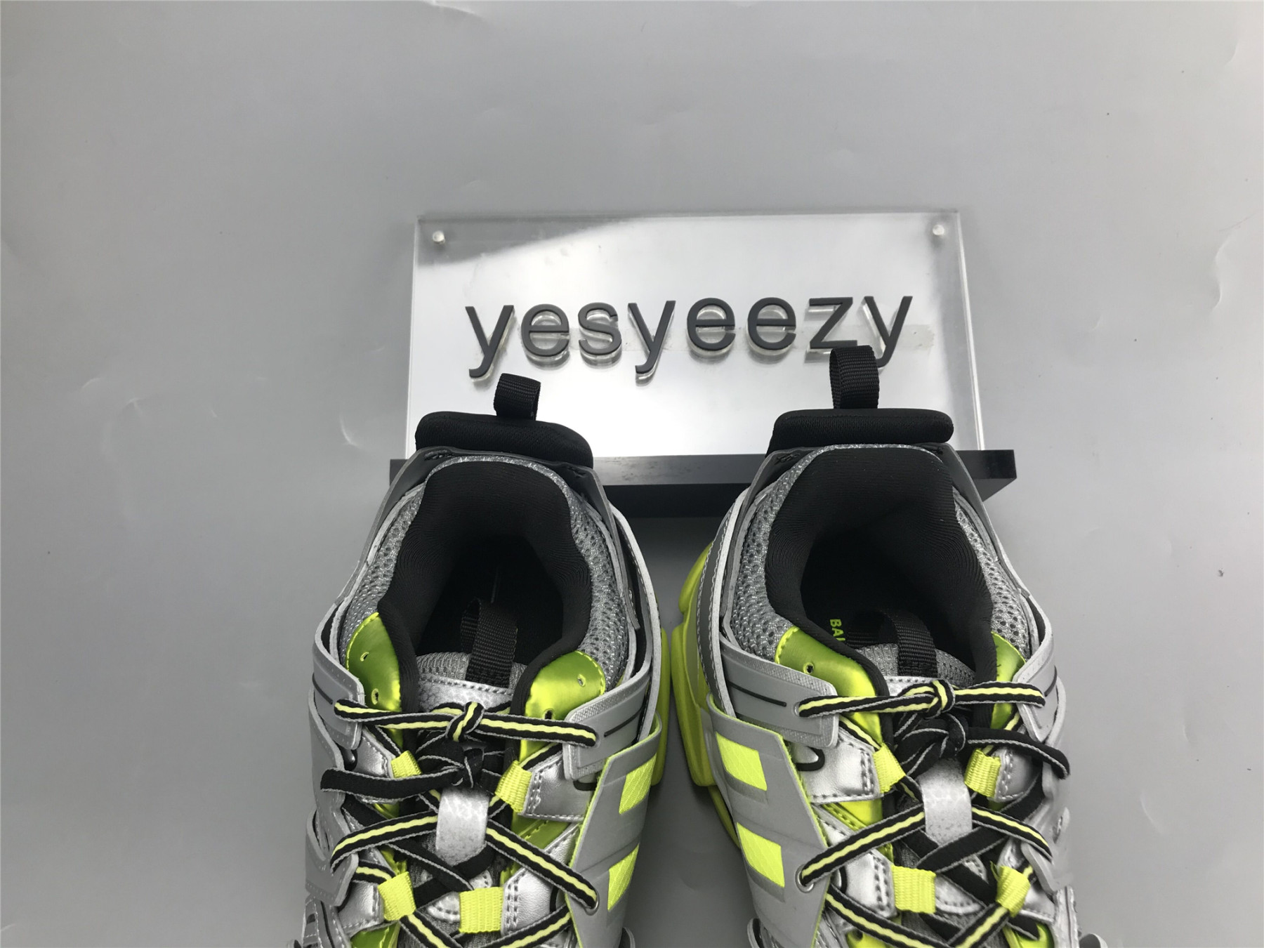 UA TRACK TRAINER SILVER GREEN SNEAKER