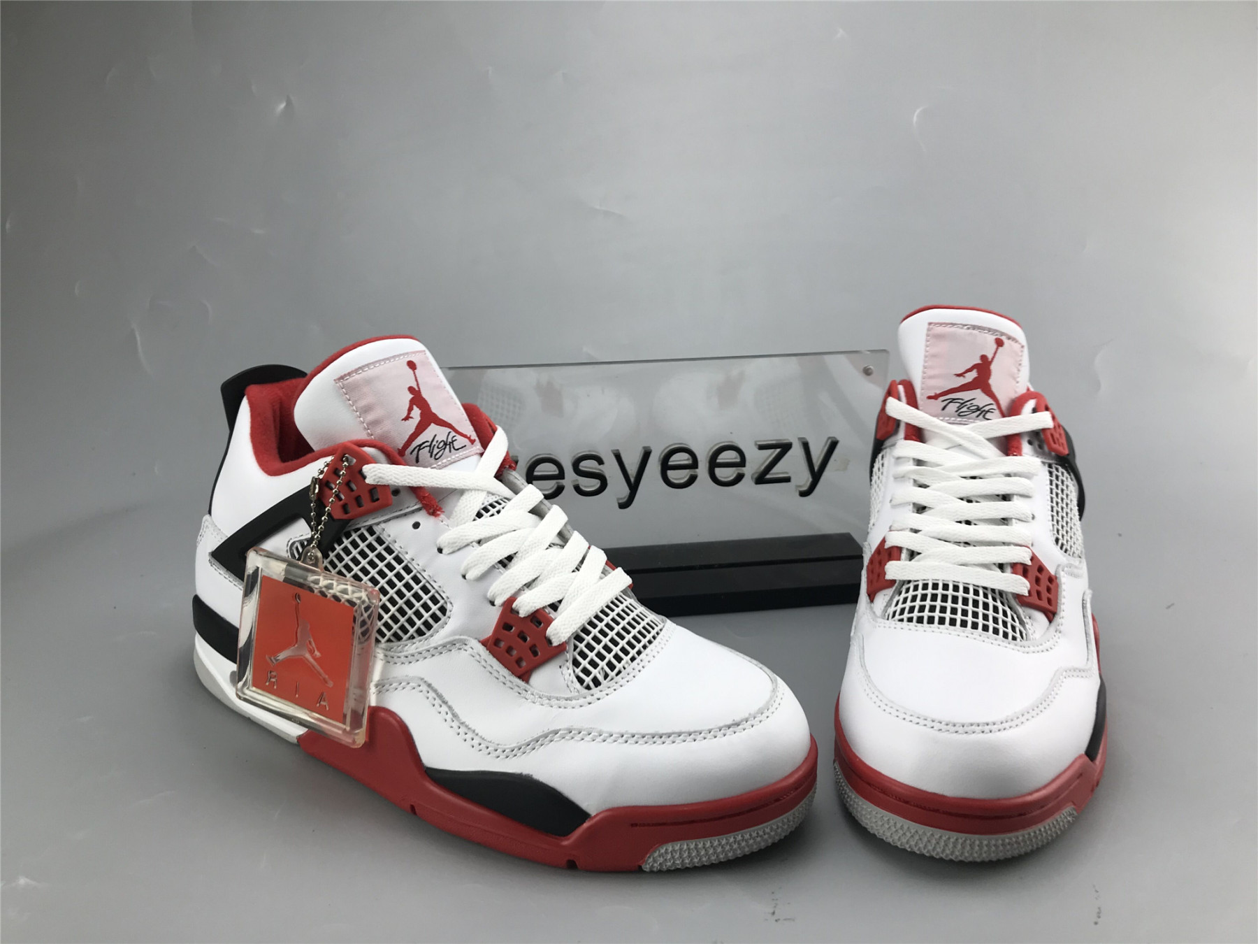 UA AIR JORDAN 4 RETRO 