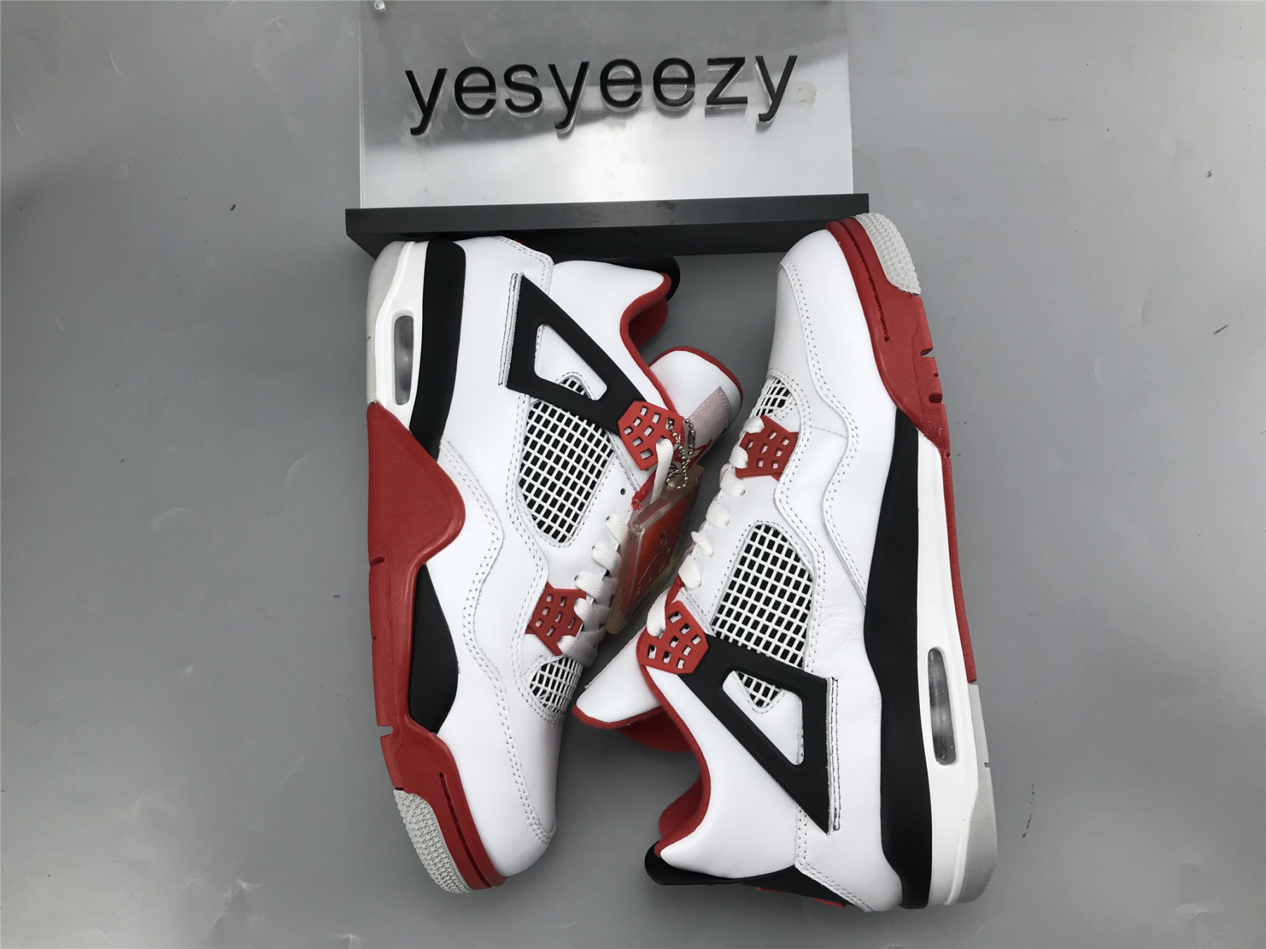 UA AIR JORDAN 4 RETRO 