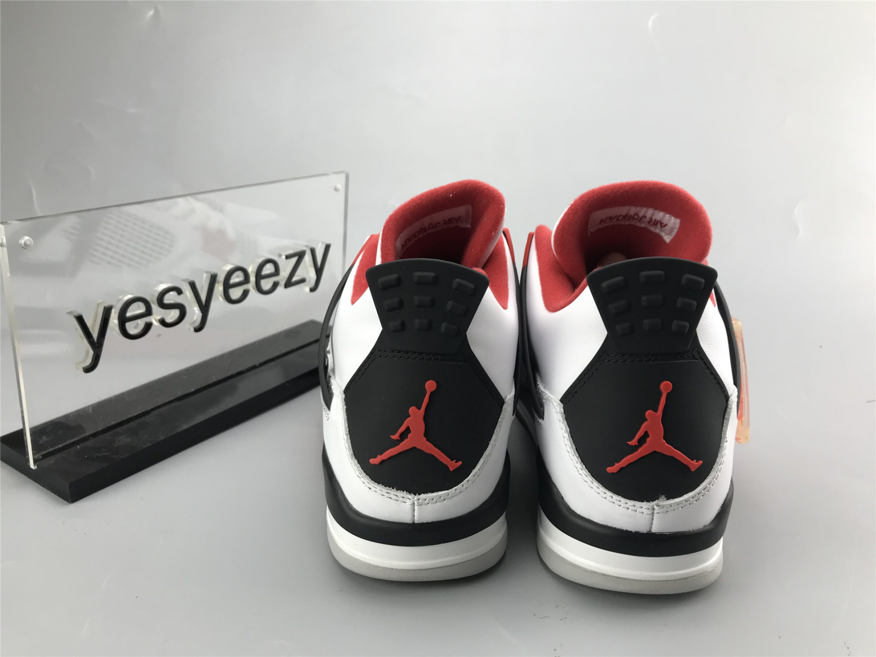 UA AIR JORDAN 4 RETRO 