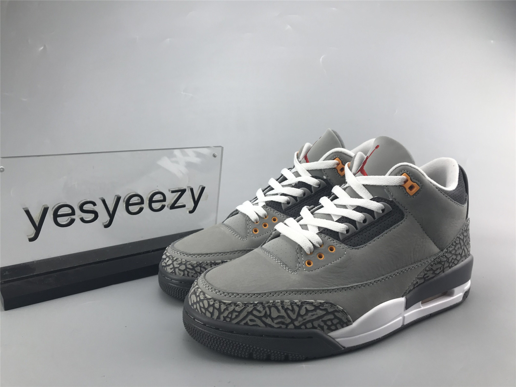 UA AIR JORDAN 3 RETRO 