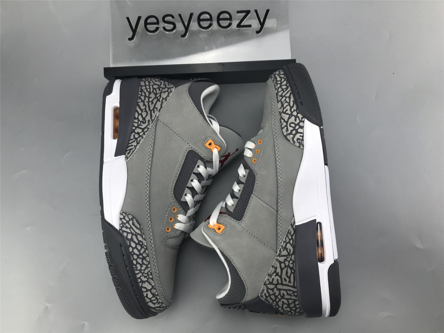 UA AIR JORDAN 3 RETRO 