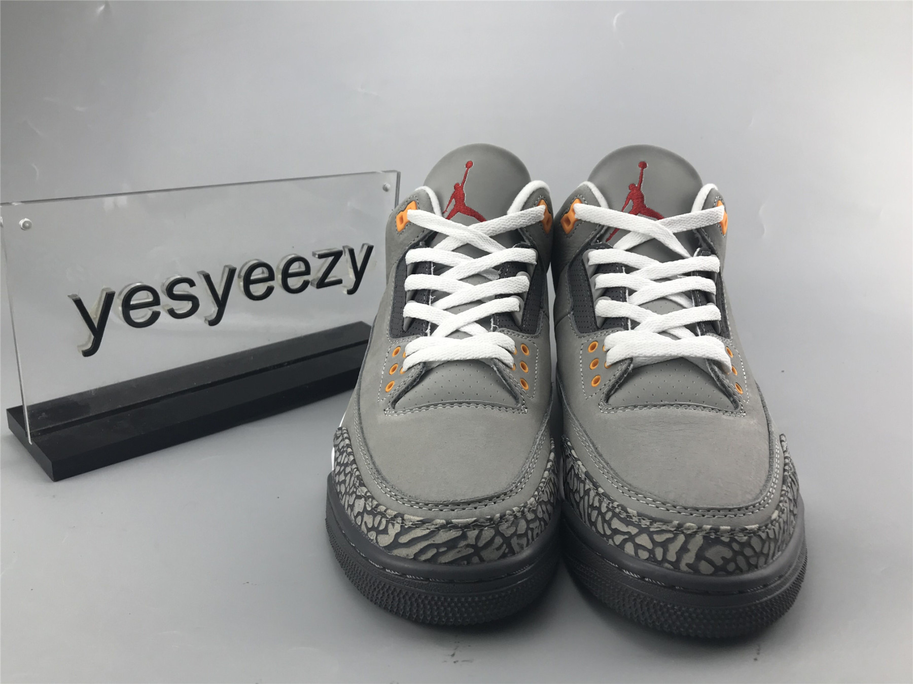 UA AIR JORDAN 3 RETRO 