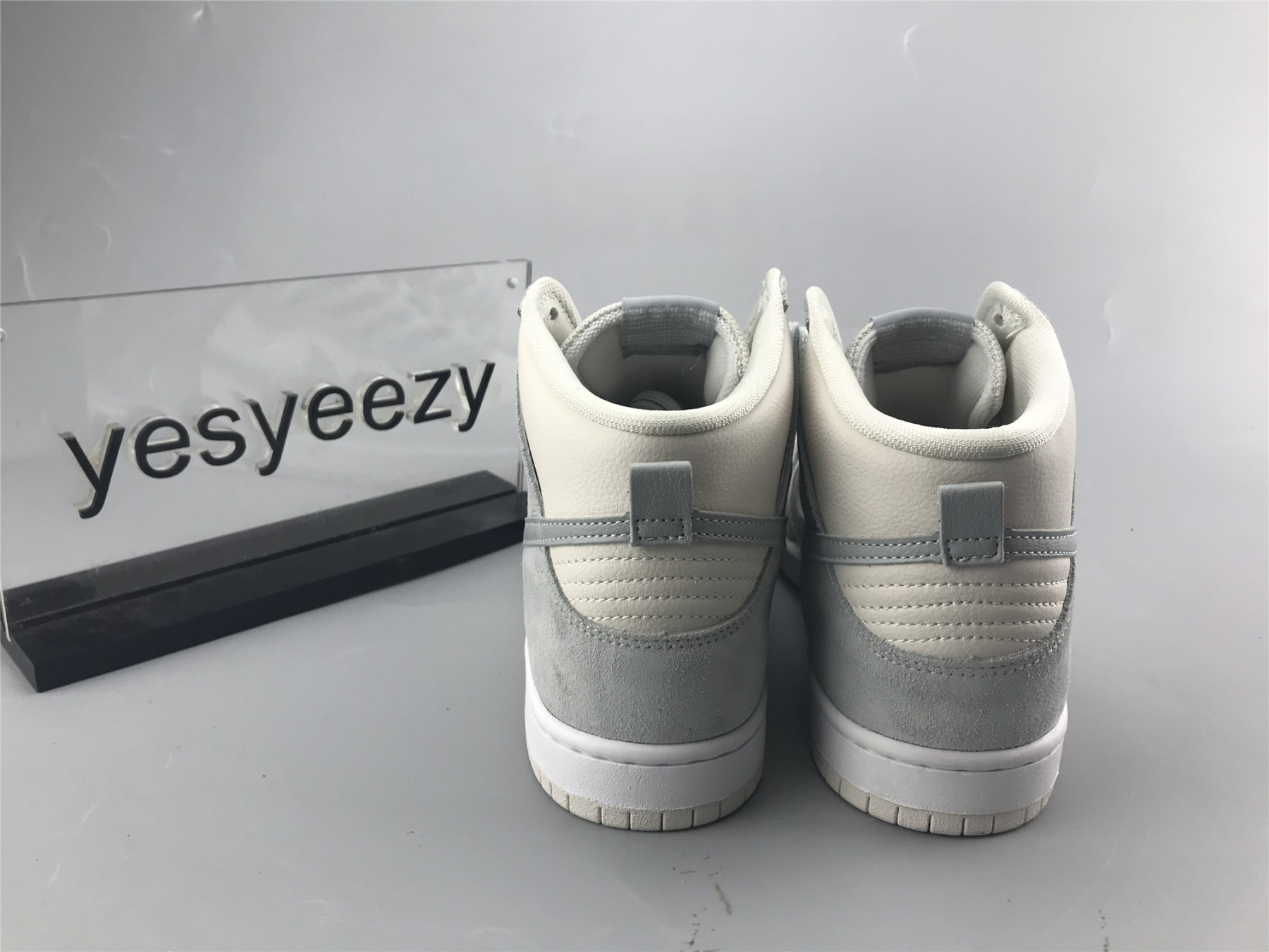 UA NIKE SB DUNK HIGH PRO WHITE JADE