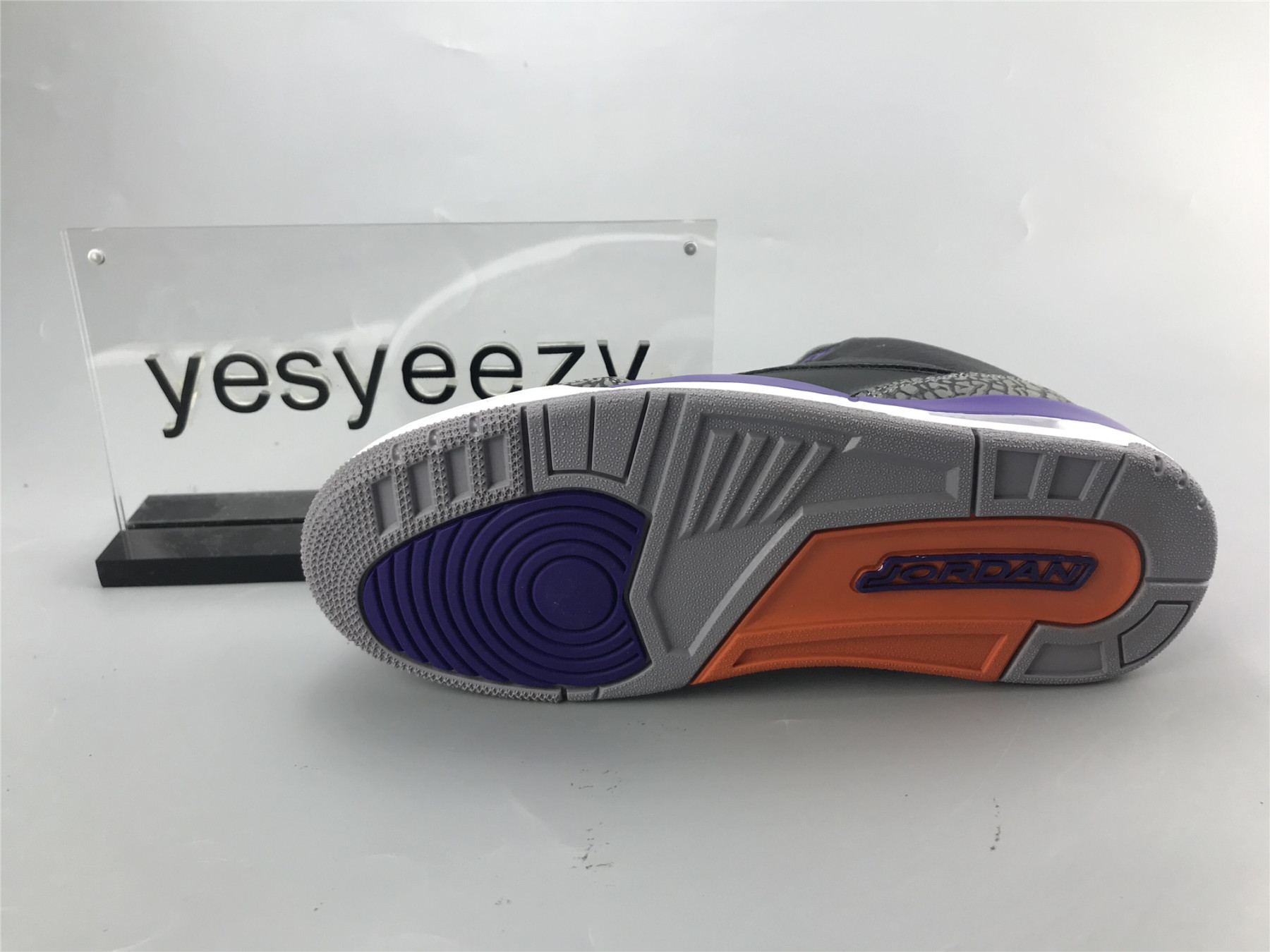 UA AIR JORDAN 3 RETRO 