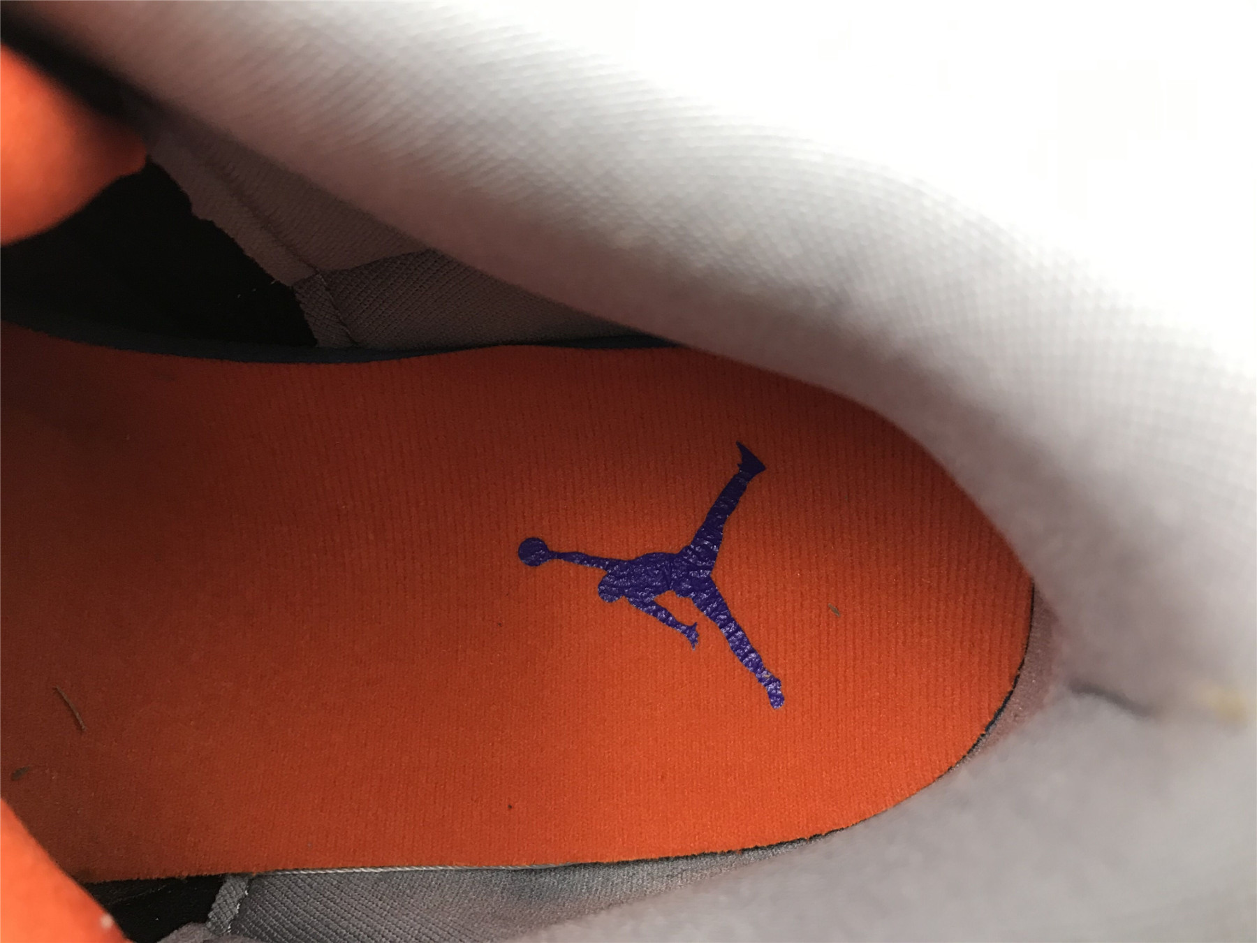 UA AIR JORDAN 3 RETRO 