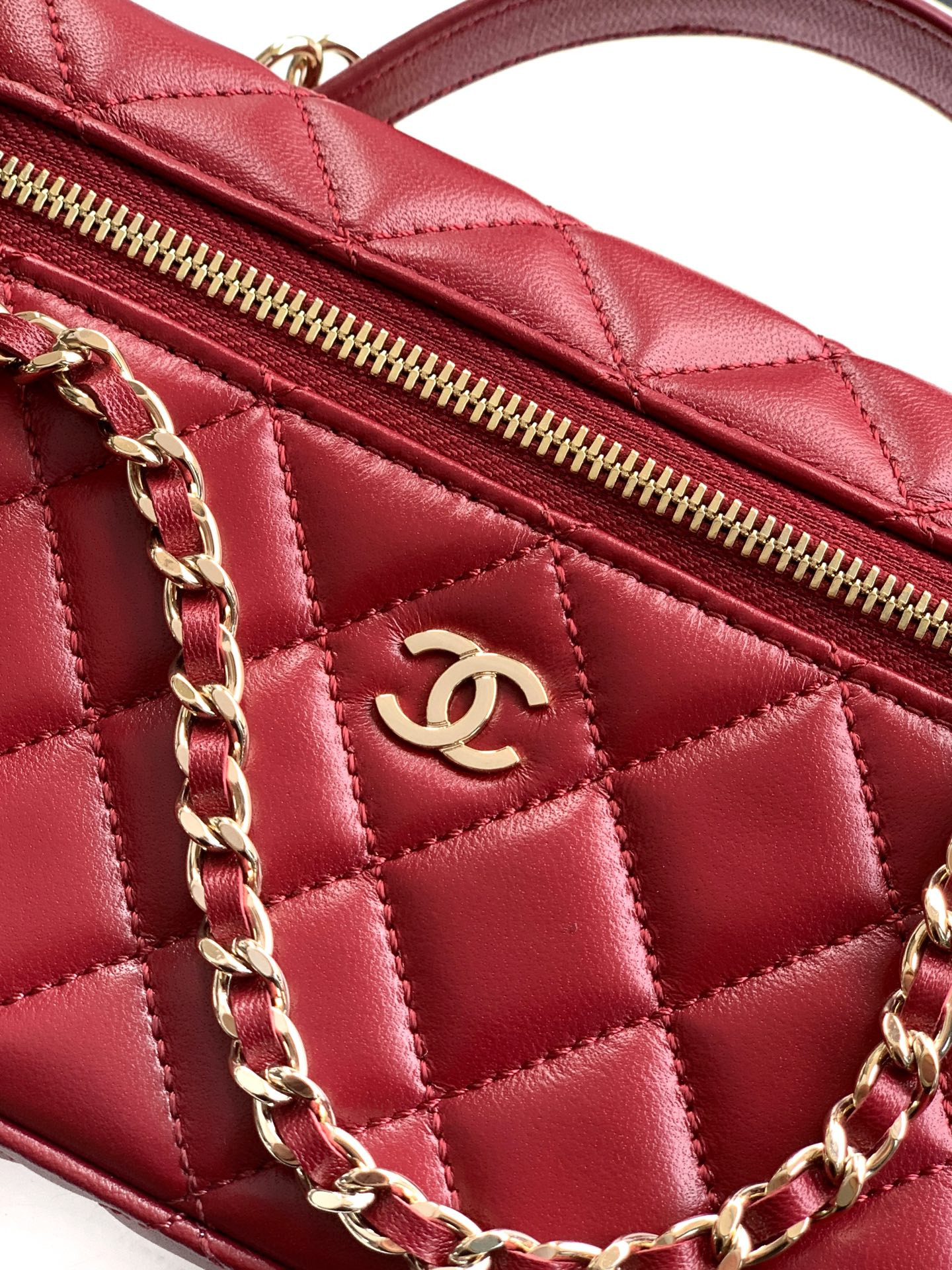 Ch**el Vanity with Chain 17x19x5cm