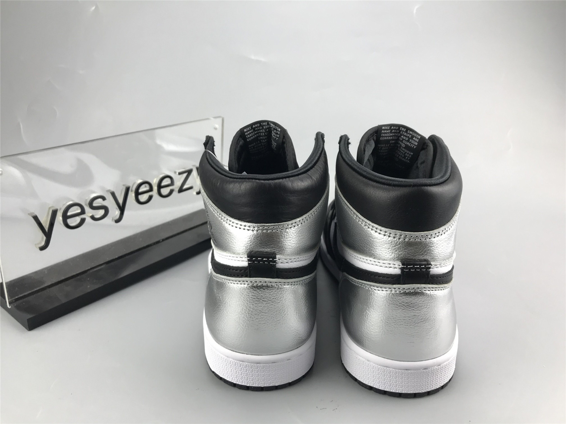 UA WMNS AIR JORDAN 1 HIGH OG 