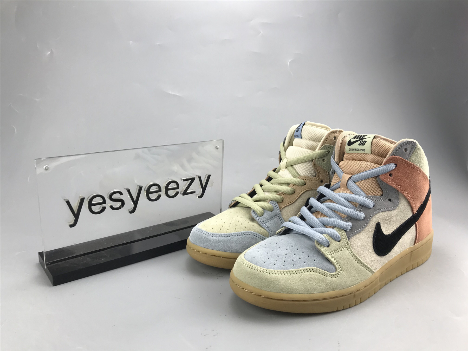 UA NIKE DUNK HIGH SB SPECTRUM