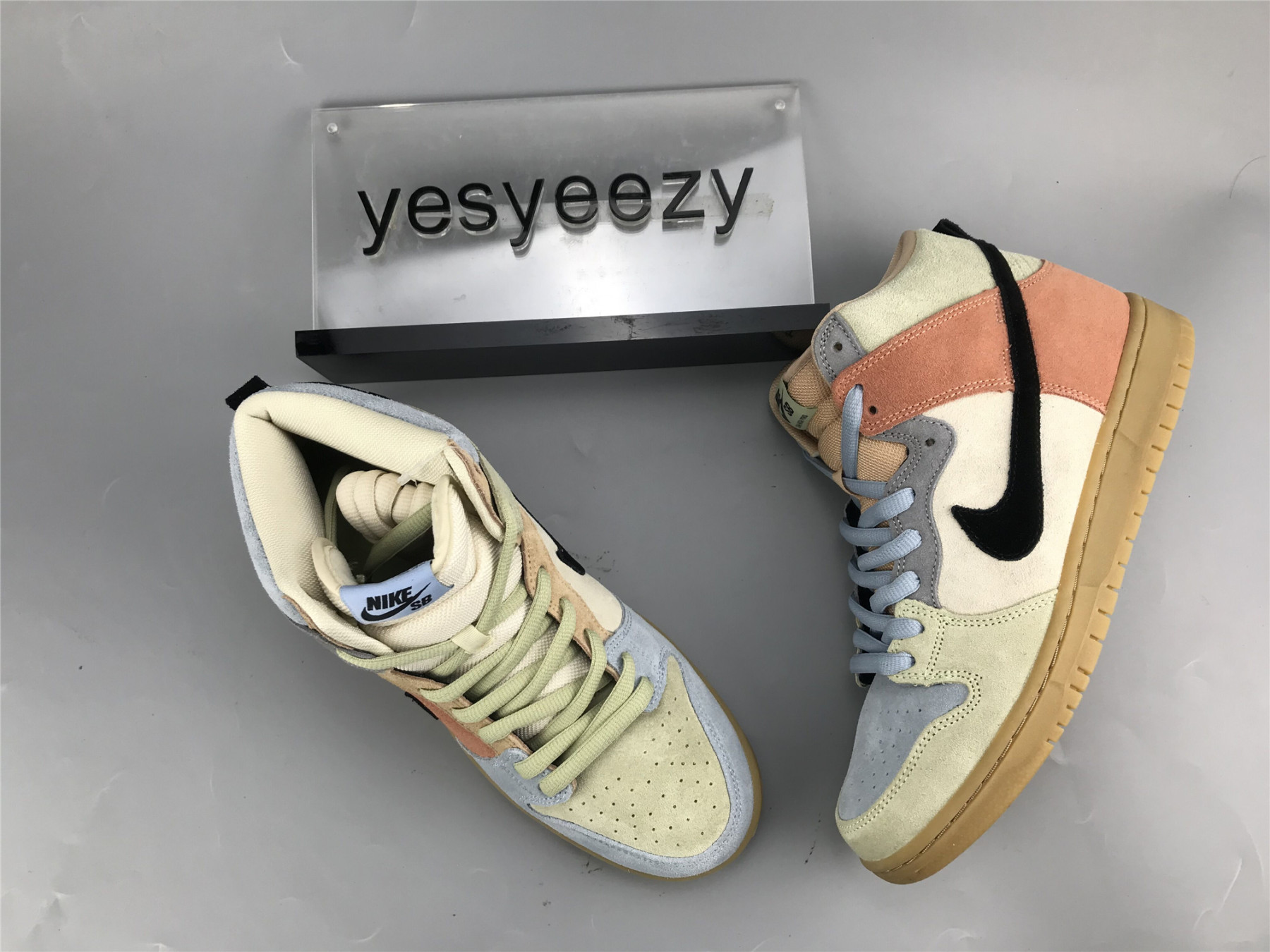 UA NIKE DUNK HIGH SB SPECTRUM