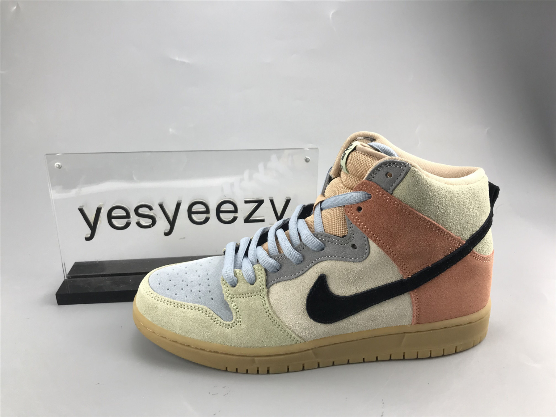 UA NIKE DUNK HIGH SB SPECTRUM