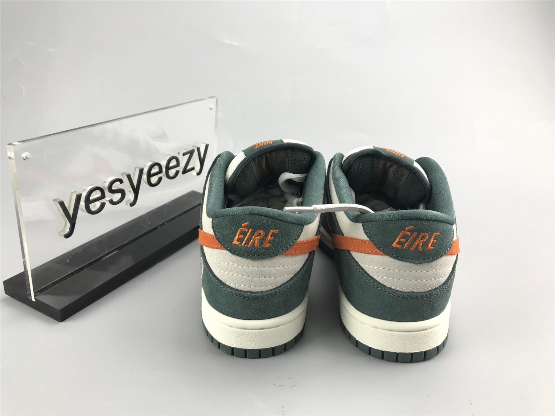 UA NIKE DUNK LOW PRO SB