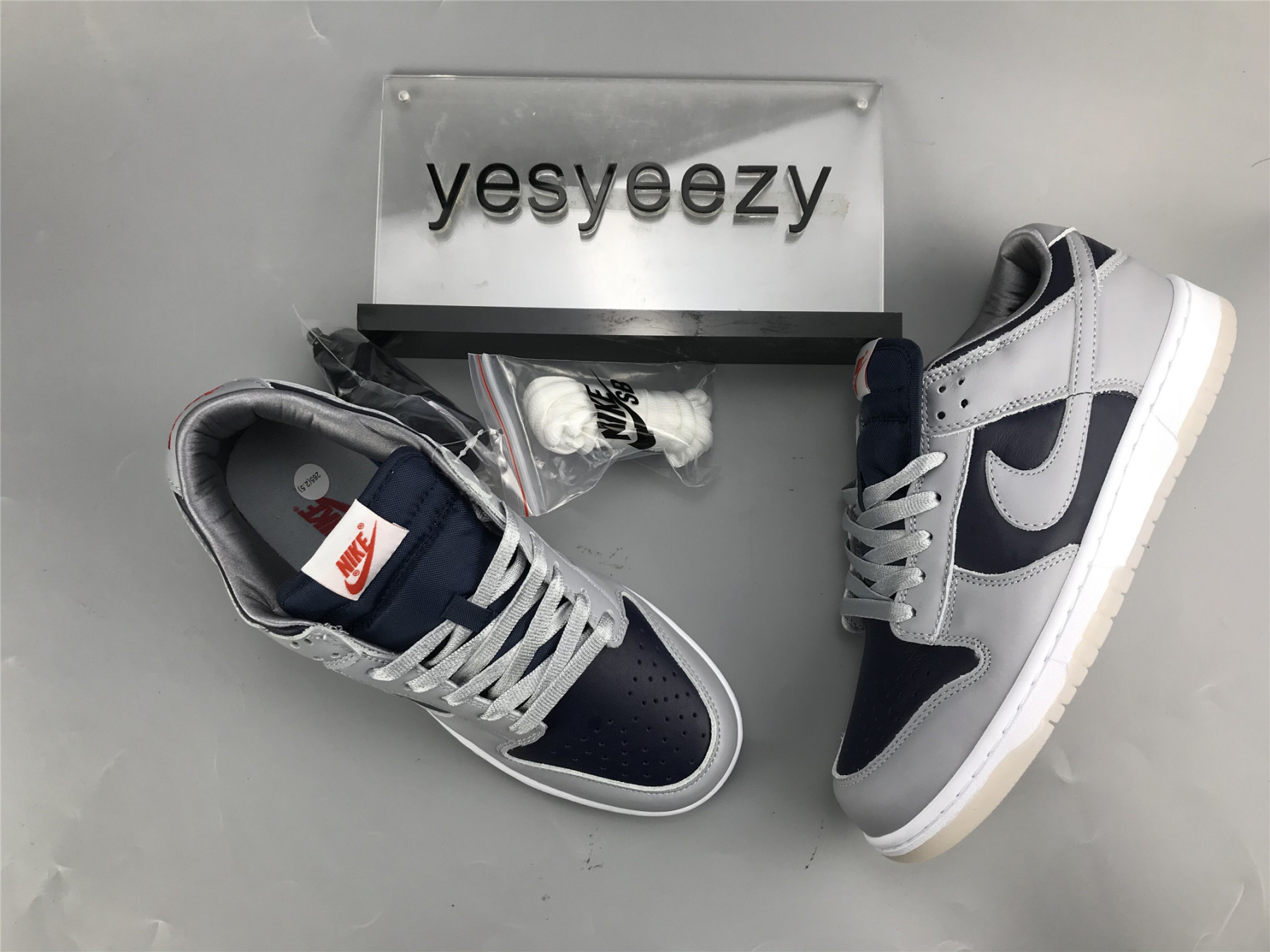 UA NIKE DUNK LOW PRO SB QS