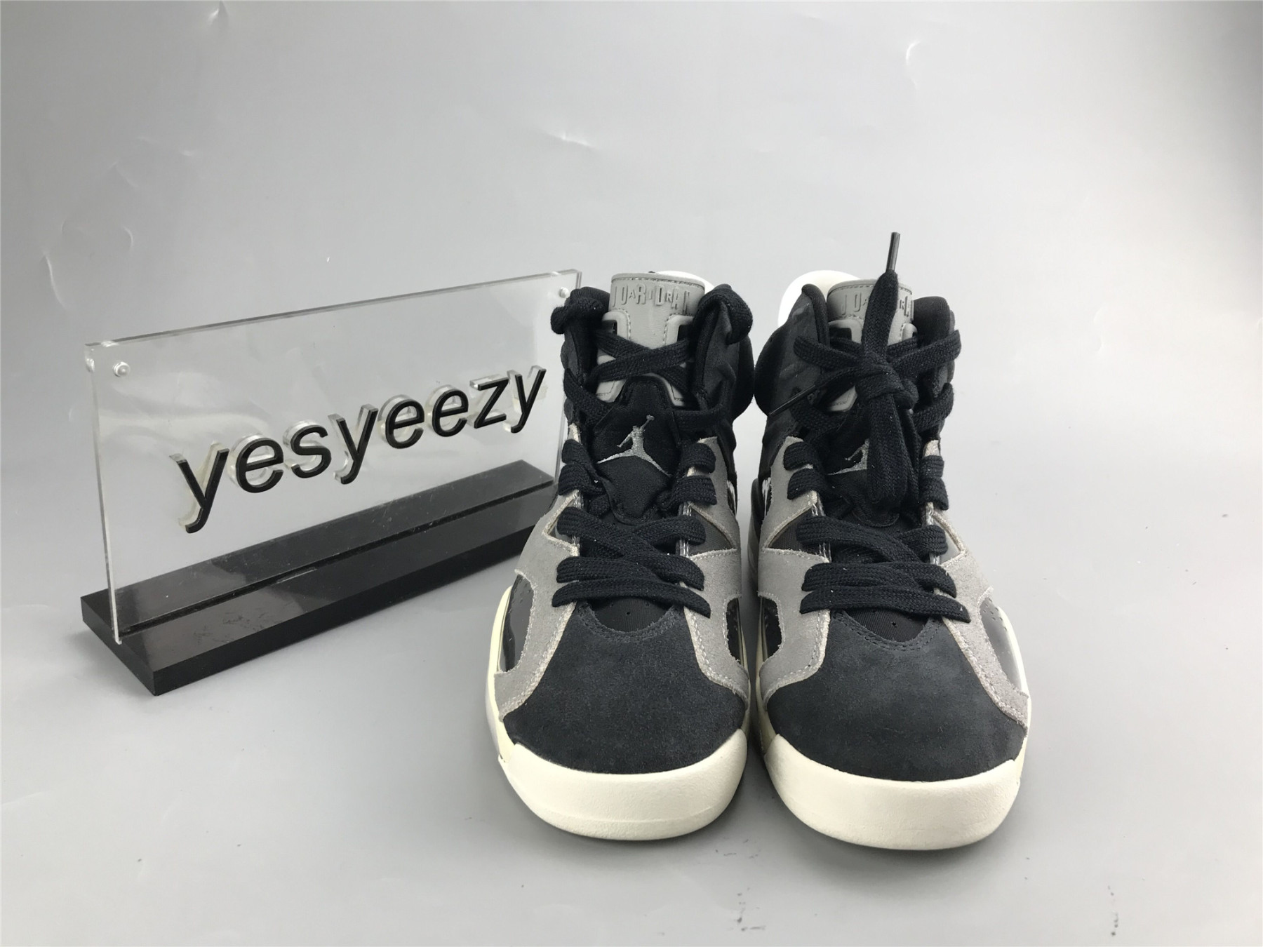 UA WMNS AIR JORDAN 6 RETRO 