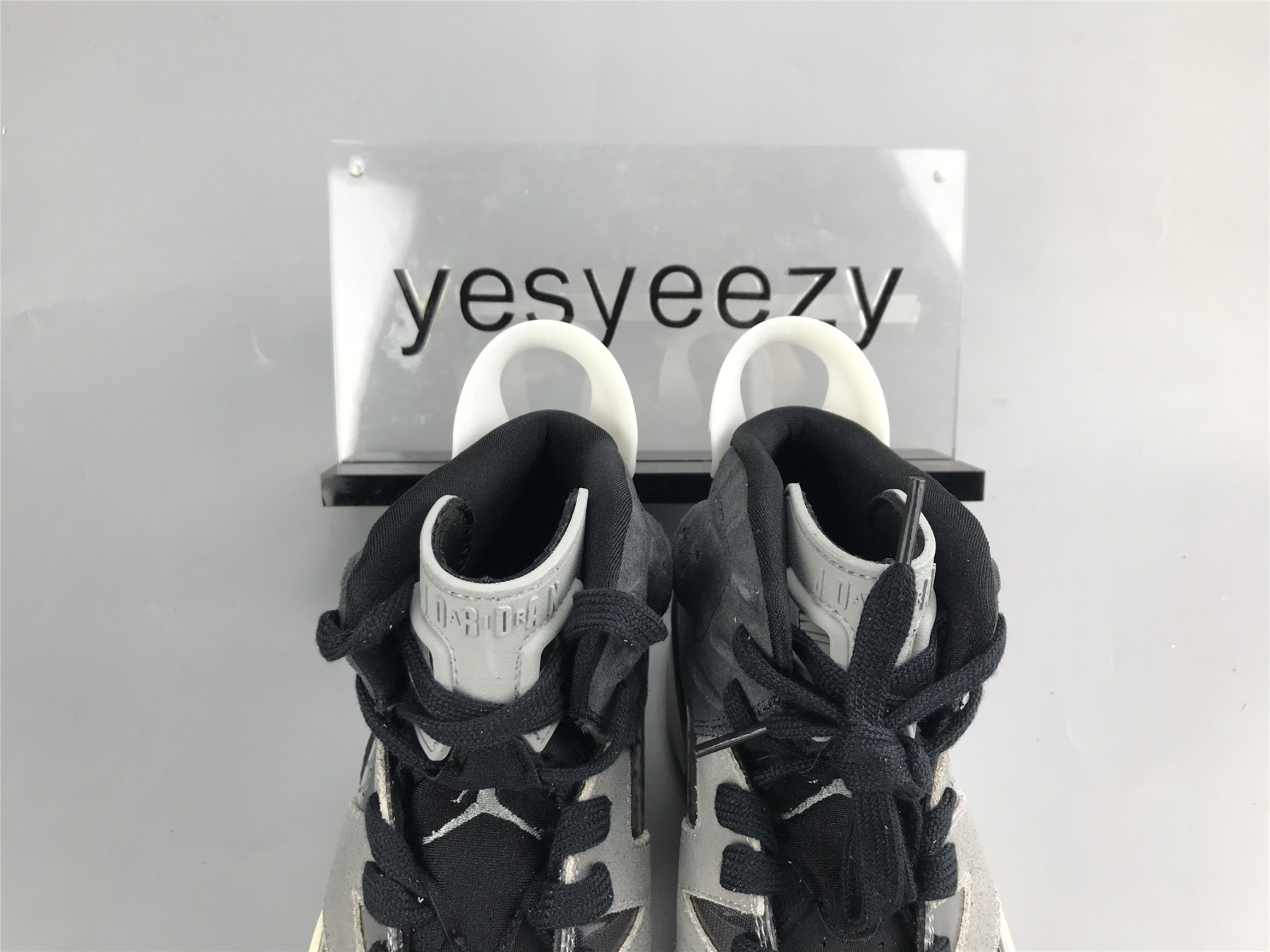 UA WMNS AIR JORDAN 6 RETRO 