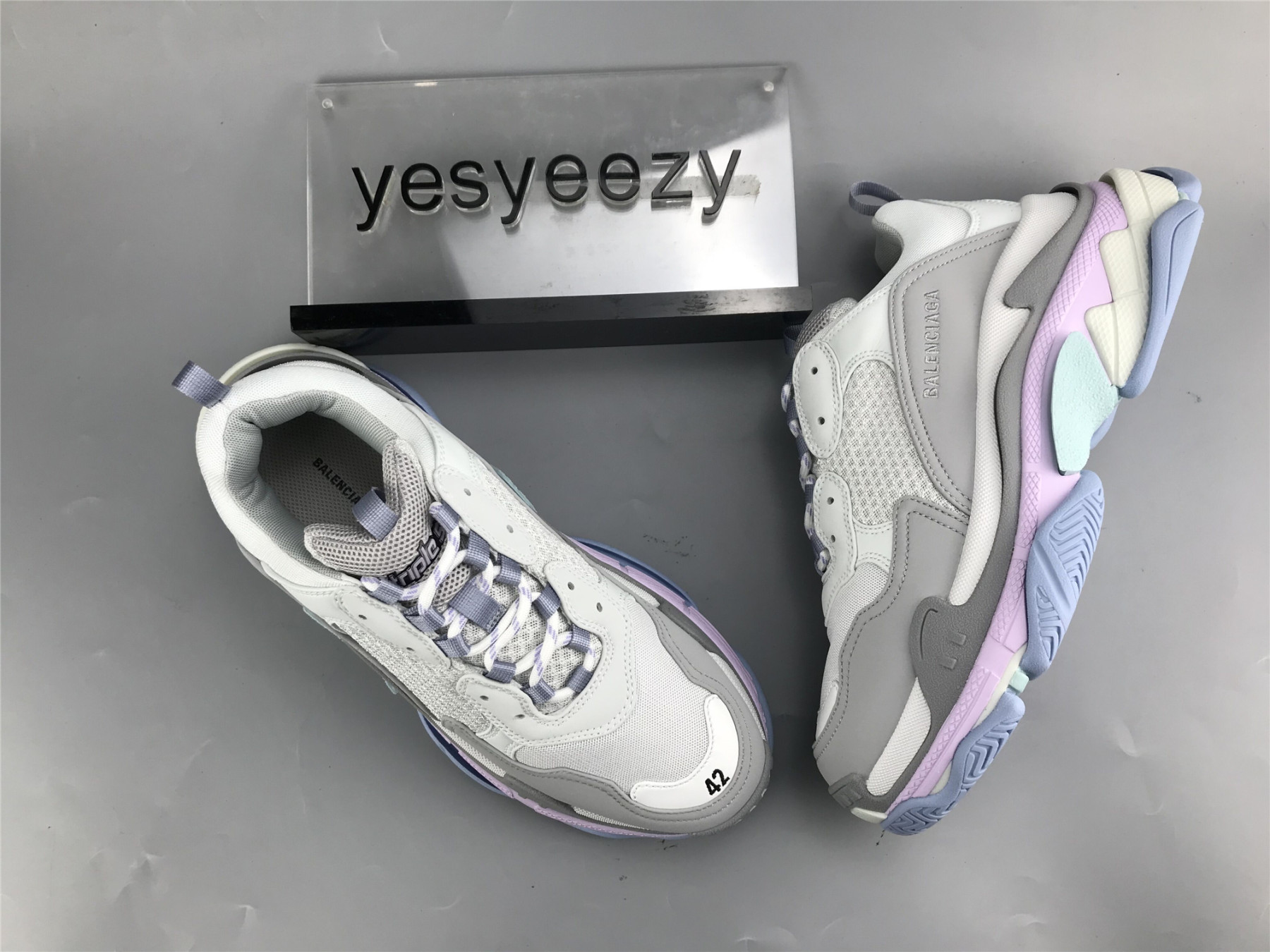 UA TRIPLE S SNEAKER MAKARON