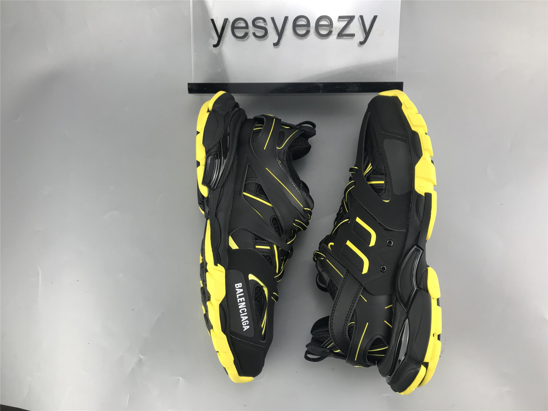 UA TRACK TRAINER BLACK YELLOW SNEAKER