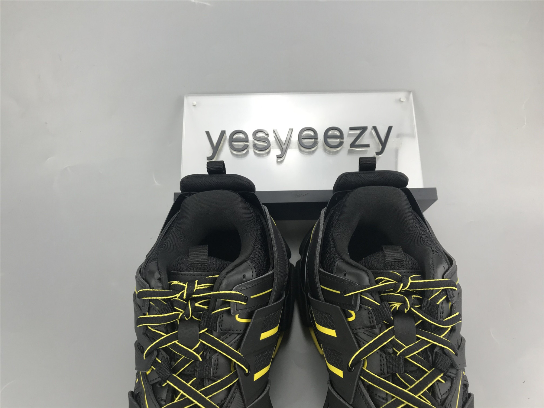 UA TRACK TRAINER BLACK YELLOW SNEAKER