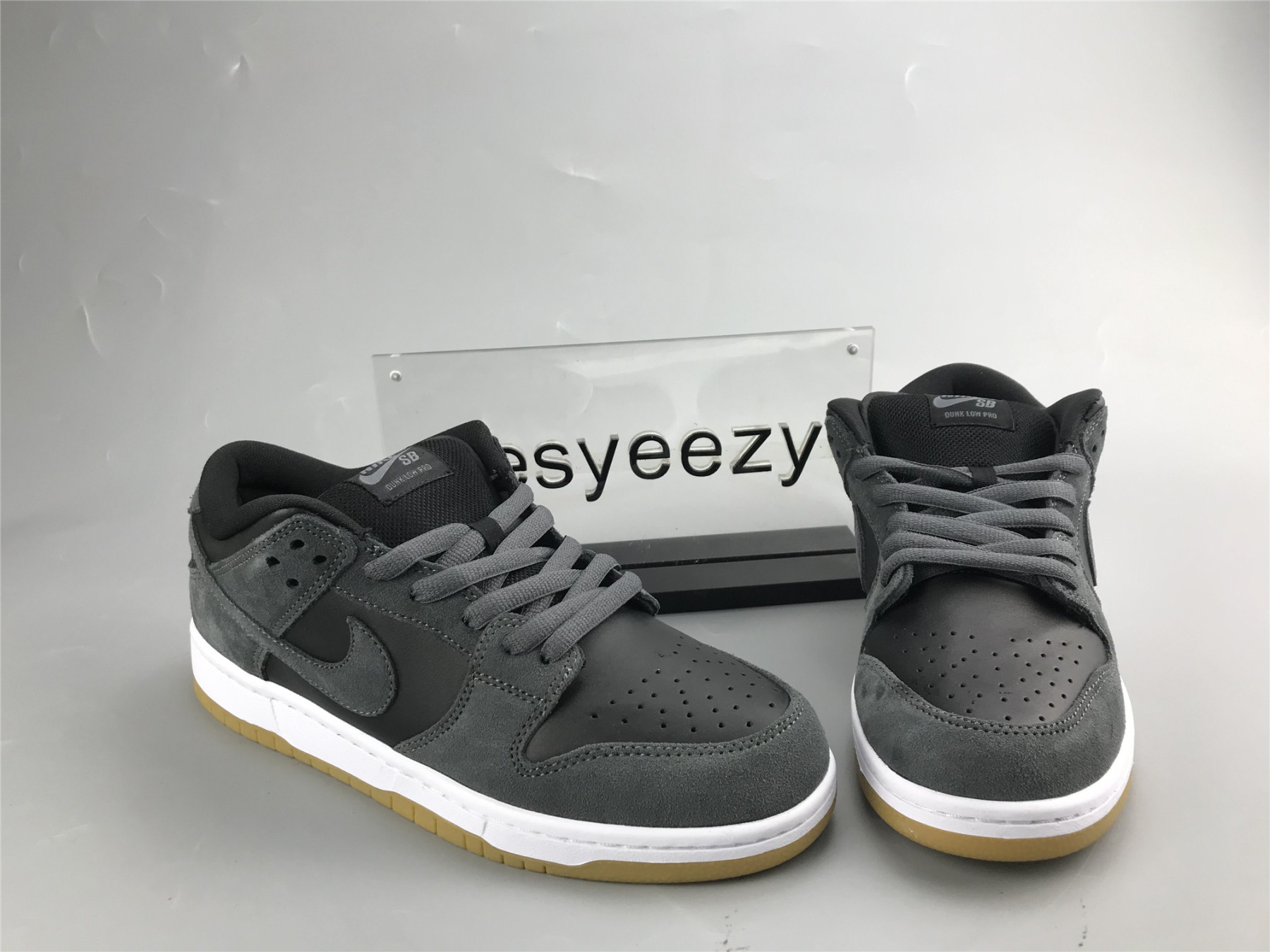 UA NIKE SB DUNK LOW TRD