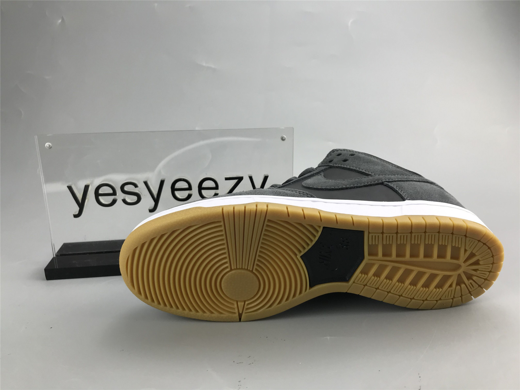UA NIKE SB DUNK LOW TRD