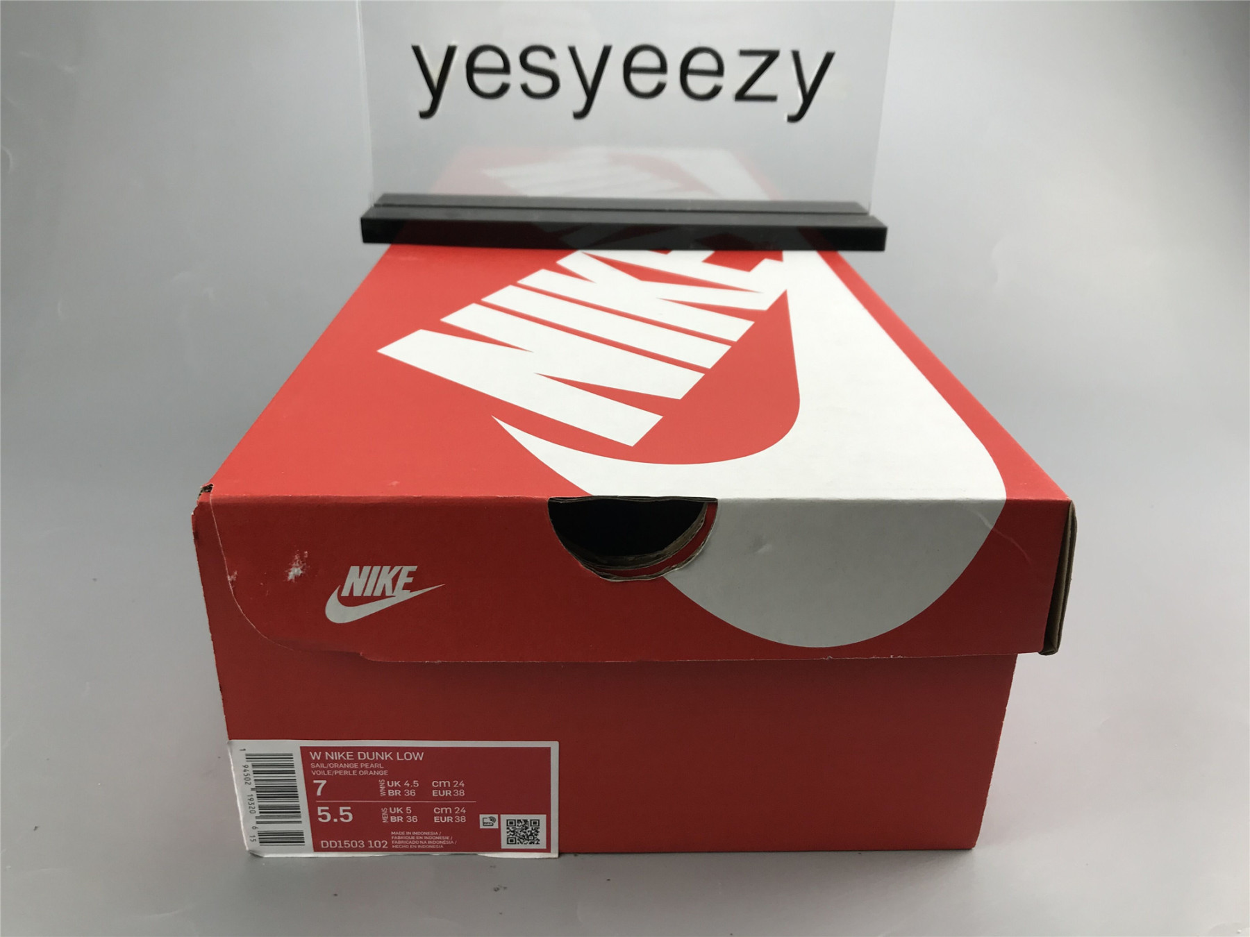 UA NIKE WMNS DUNK LOW 