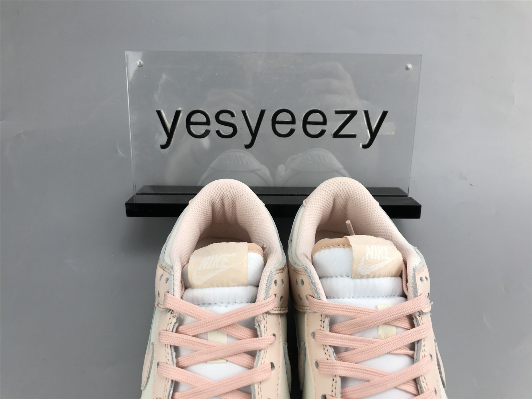 UA NIKE WMNS DUNK LOW 