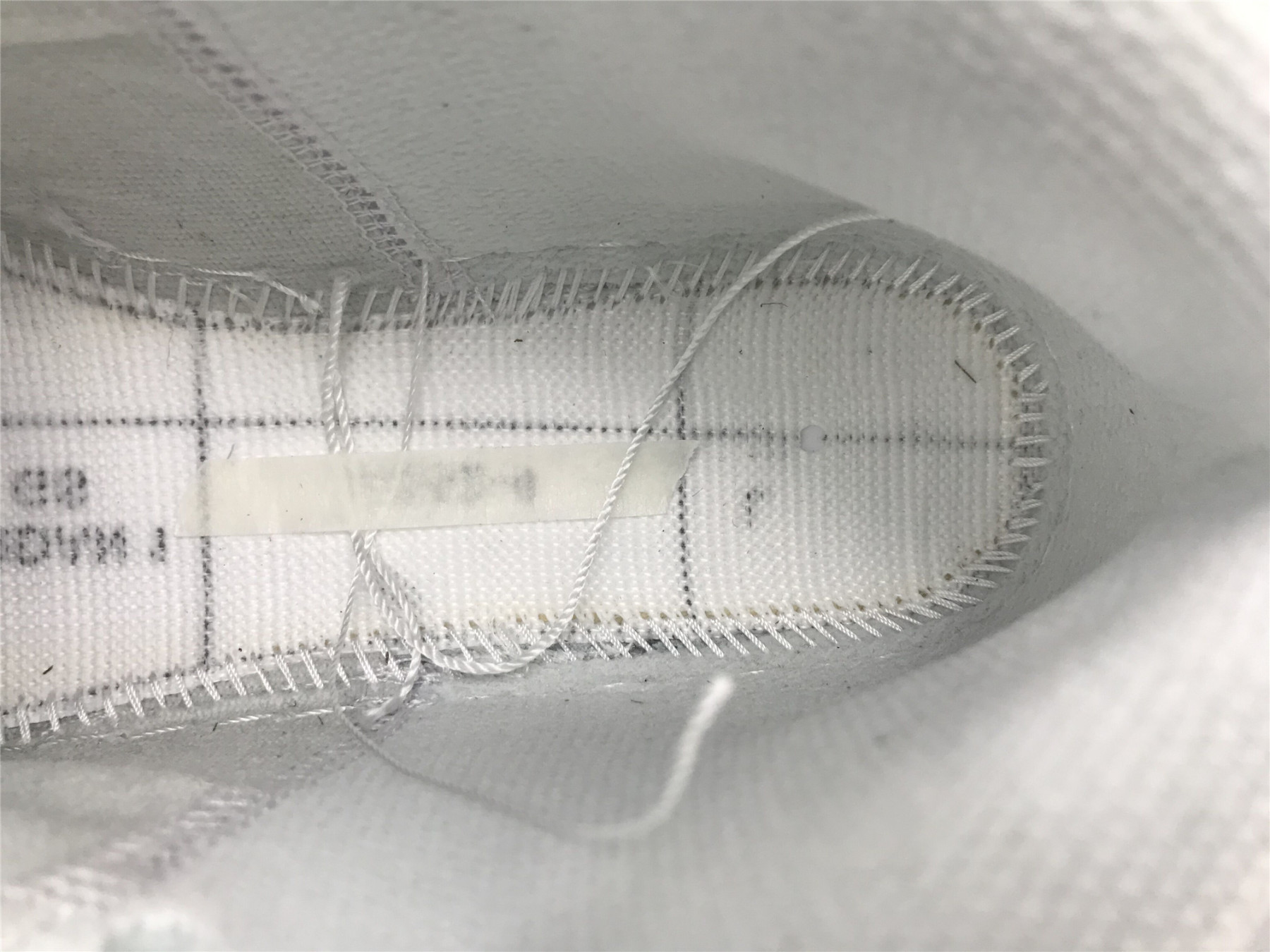 UA  AIR JORDAN 1 MID SE GS 