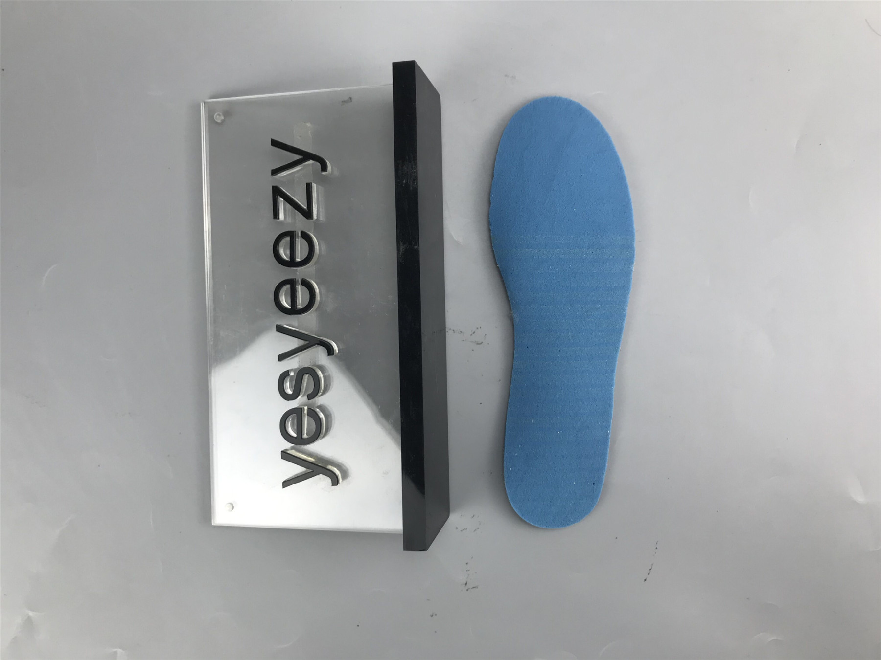 UA  AIR JORDAN 1 MID SE GS 