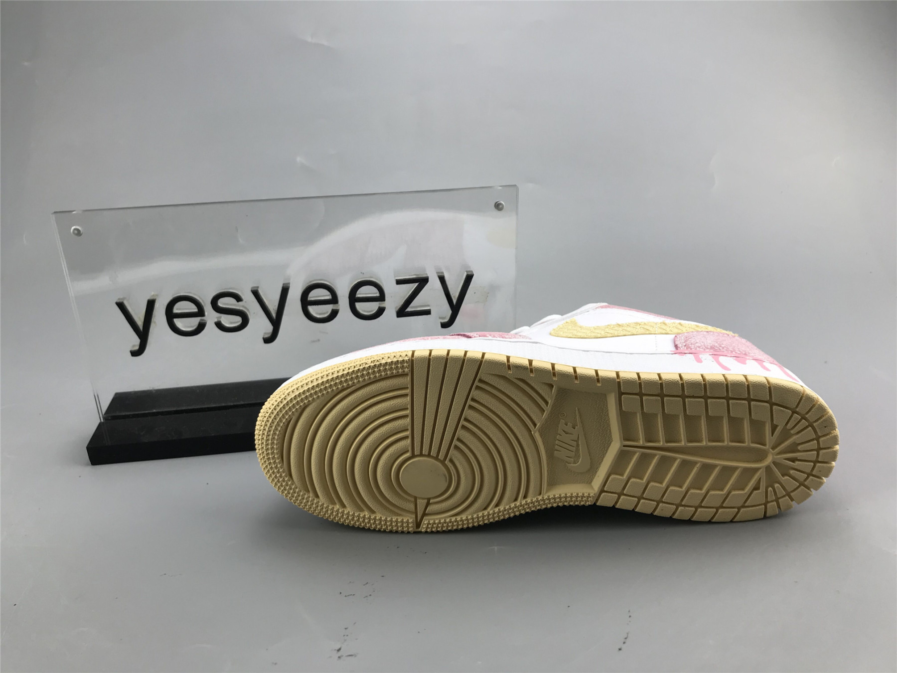 UA AIR JORDAN 1 LOW GS 