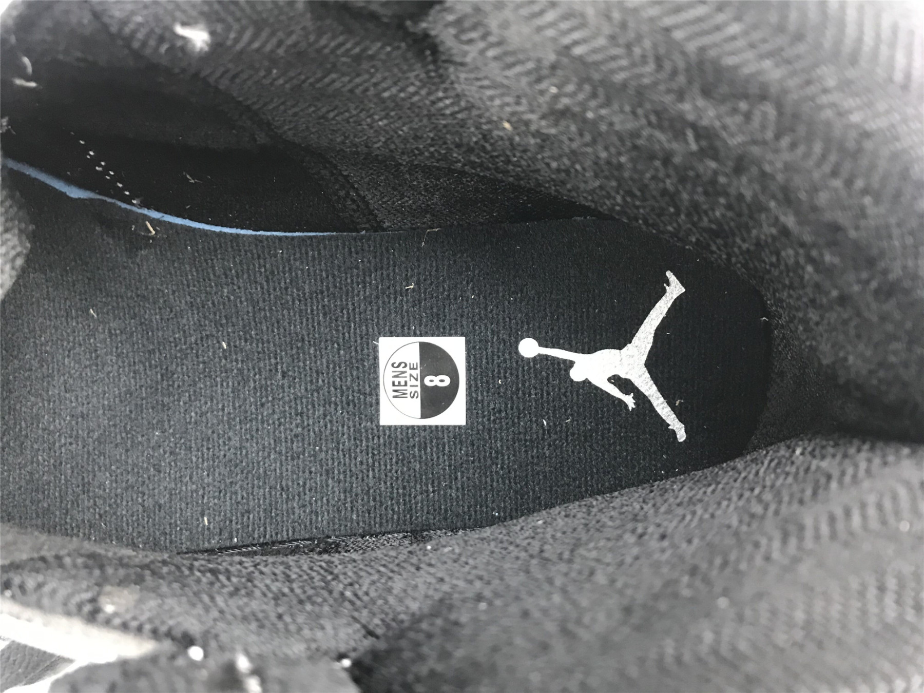 UA  AIR JORDAN 1 MID 