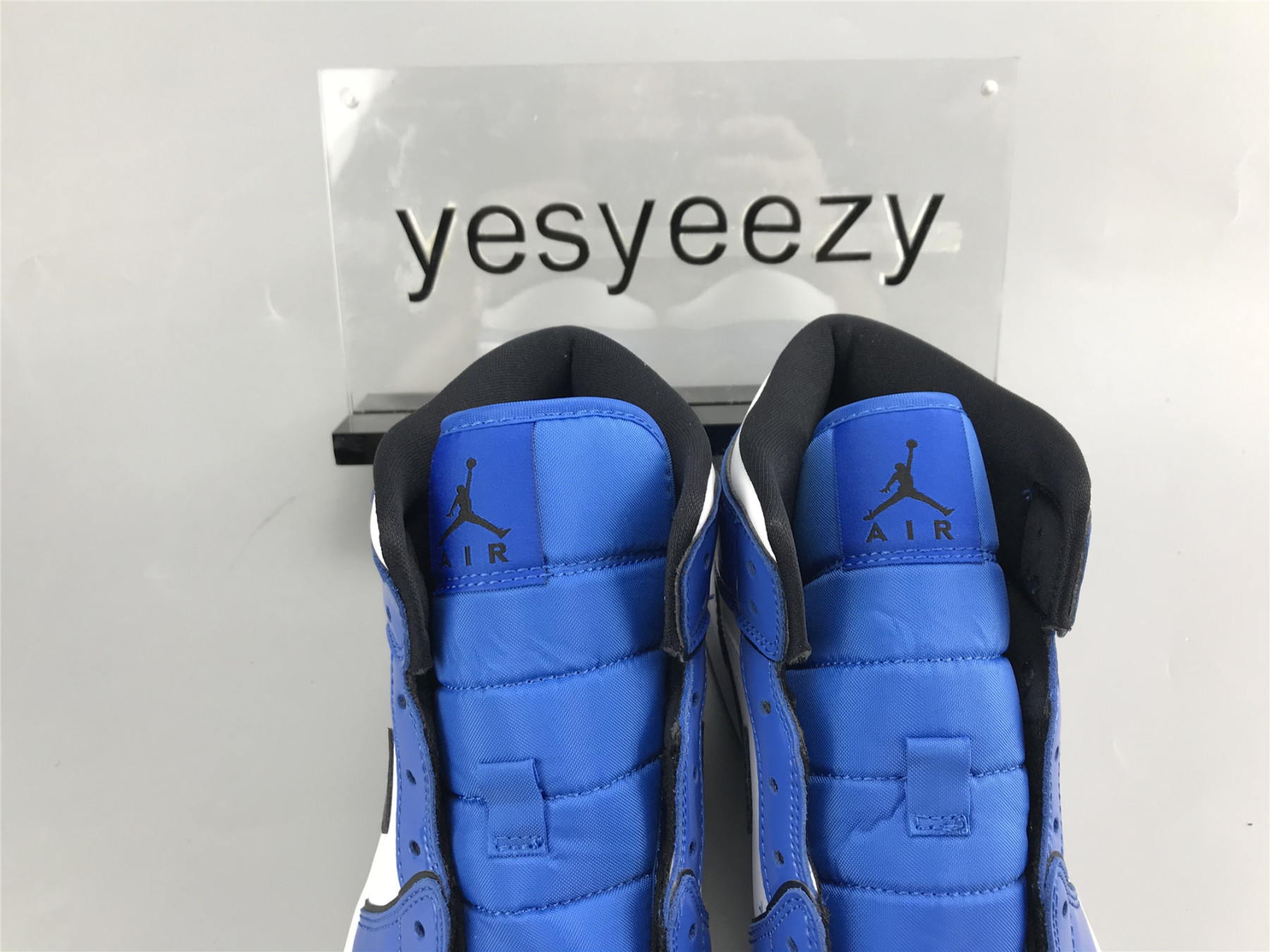 UA AIR JORDAN 1 MID SE 