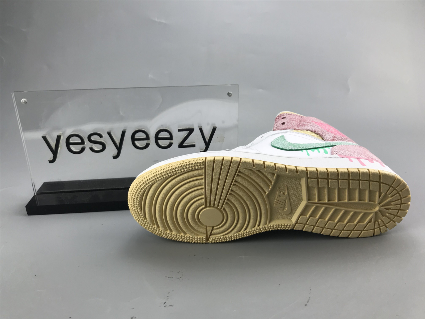 UA AIR JORDAN 1 MID SE GS 