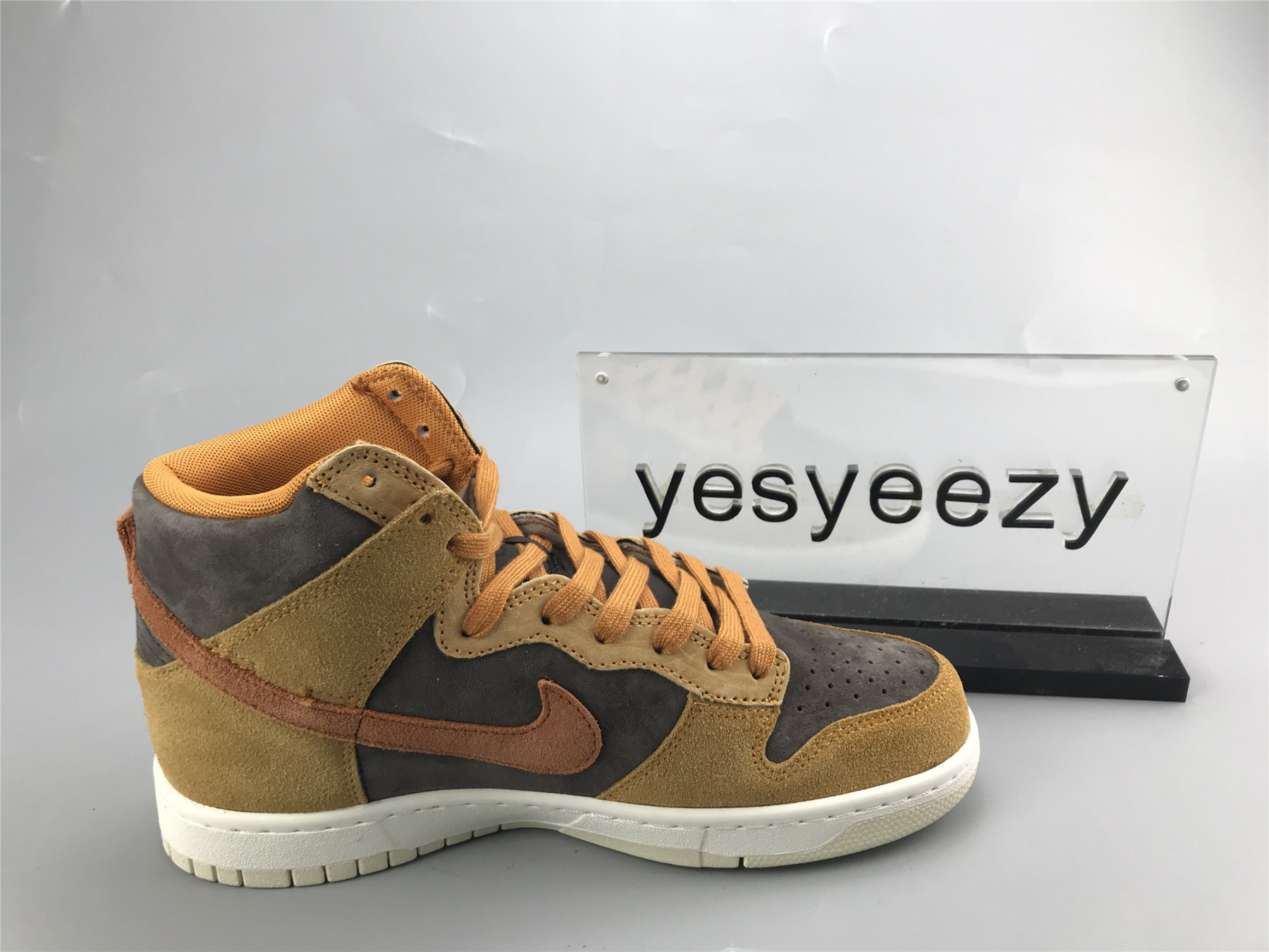 UA NIKE DUNK HIGH PREMIUM 