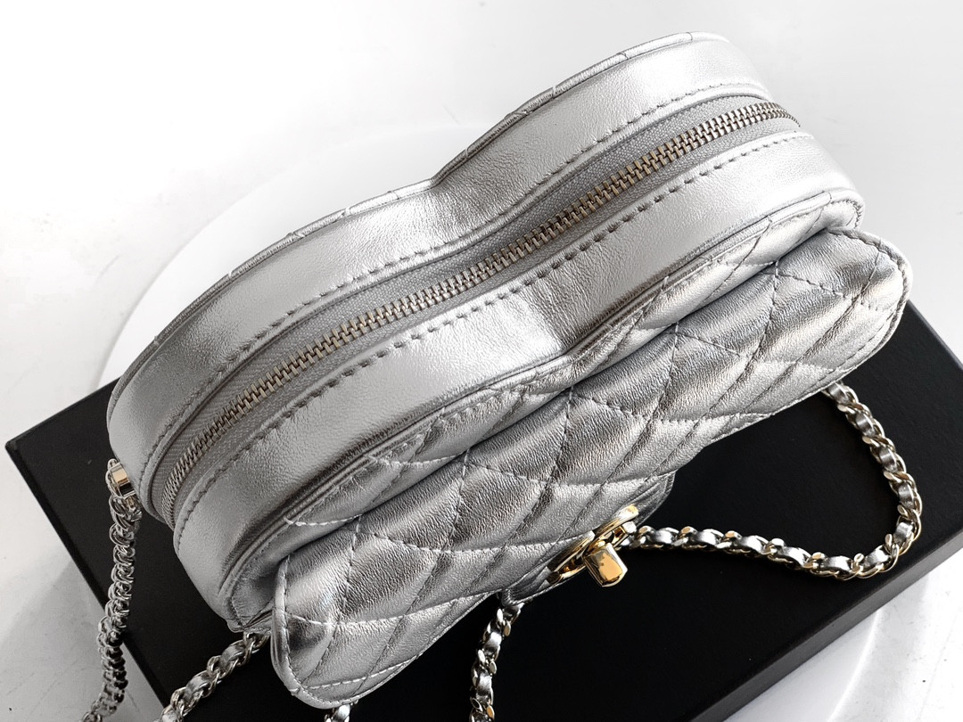 Ch**el 25B Heart Bag AS5764 18x19x5cm