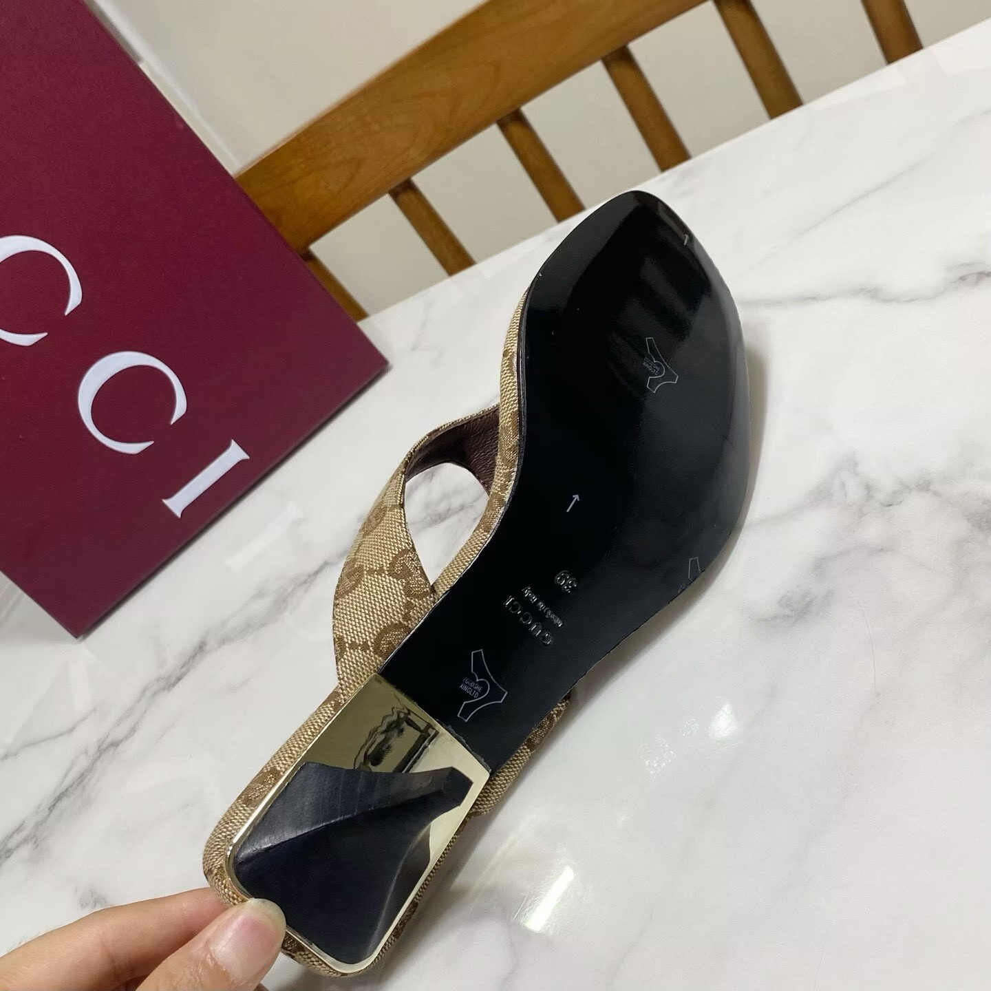 UA Gvc*1 Vittoria Thong Slides
