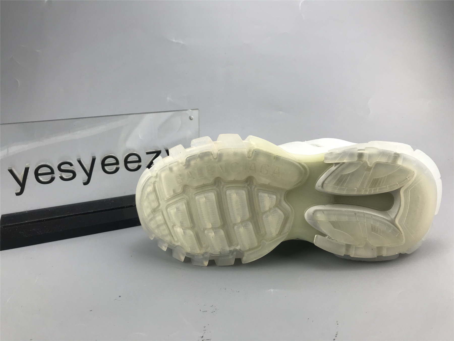 UA TRACK TRAINER WHITE TRANSPARENT SNEAKER