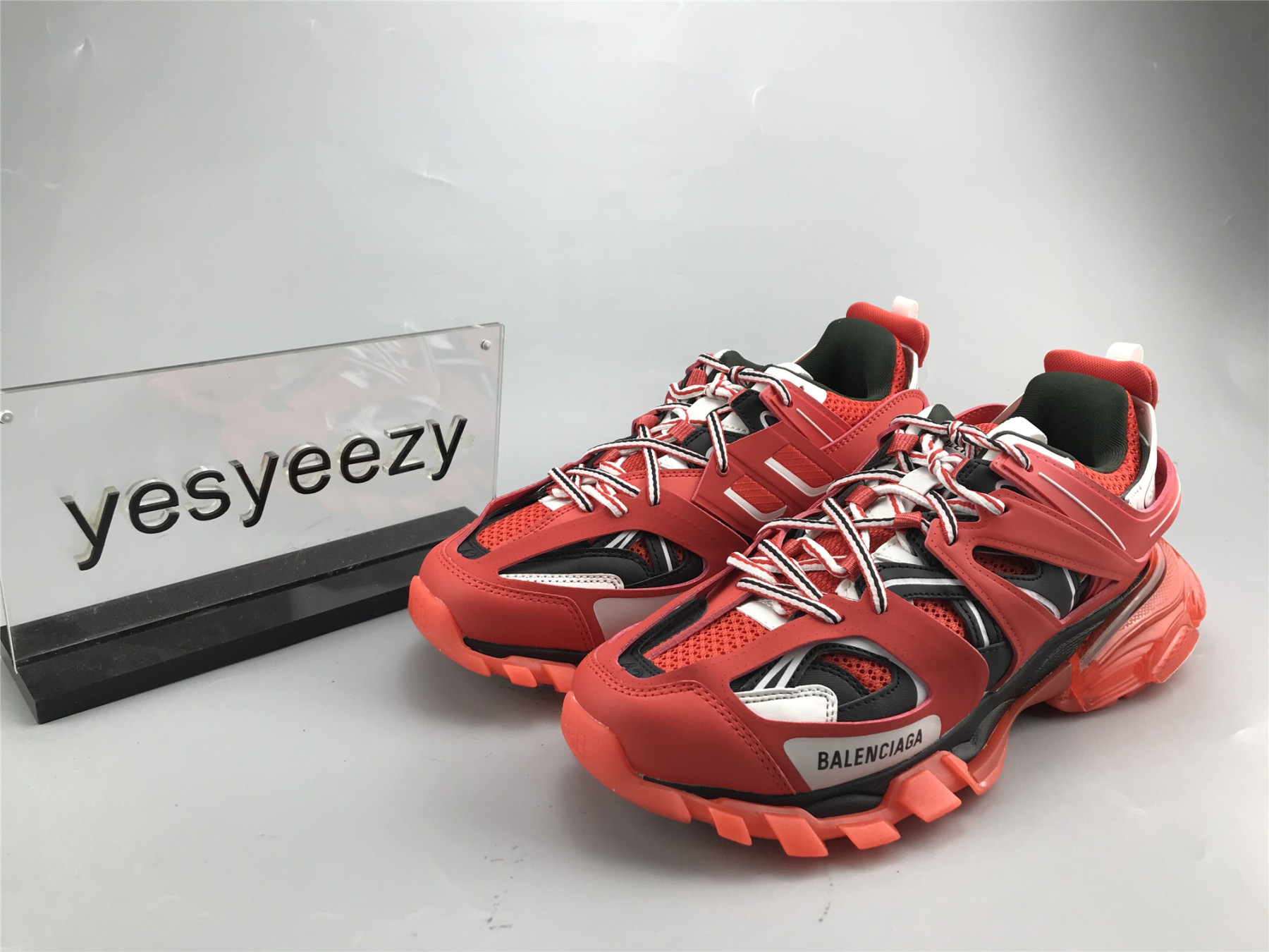 UA TRACK TRAINER RED TRANSPARENT SNEAKER