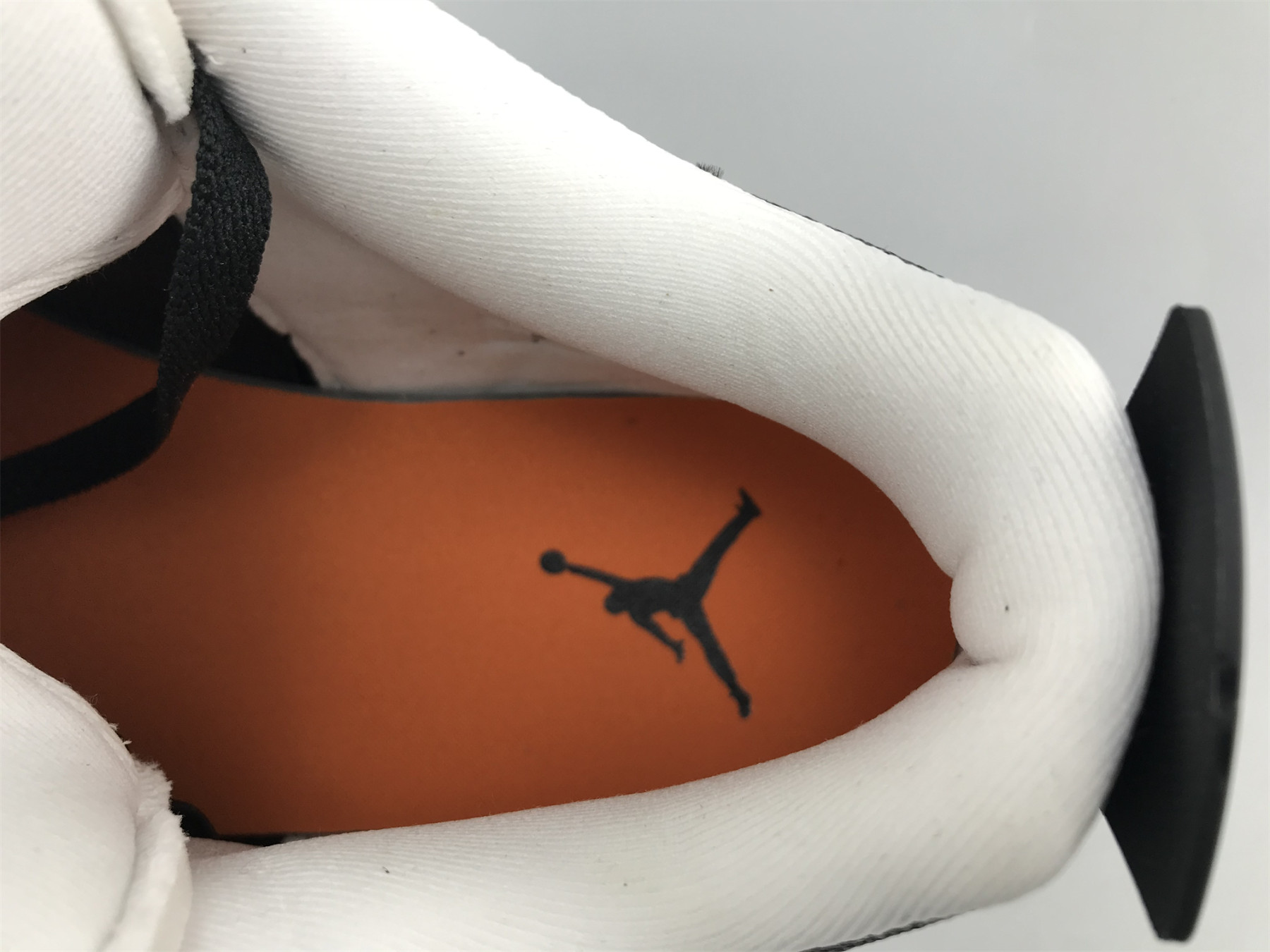 UA WMNS AIR JORDAN 4 RETRO 