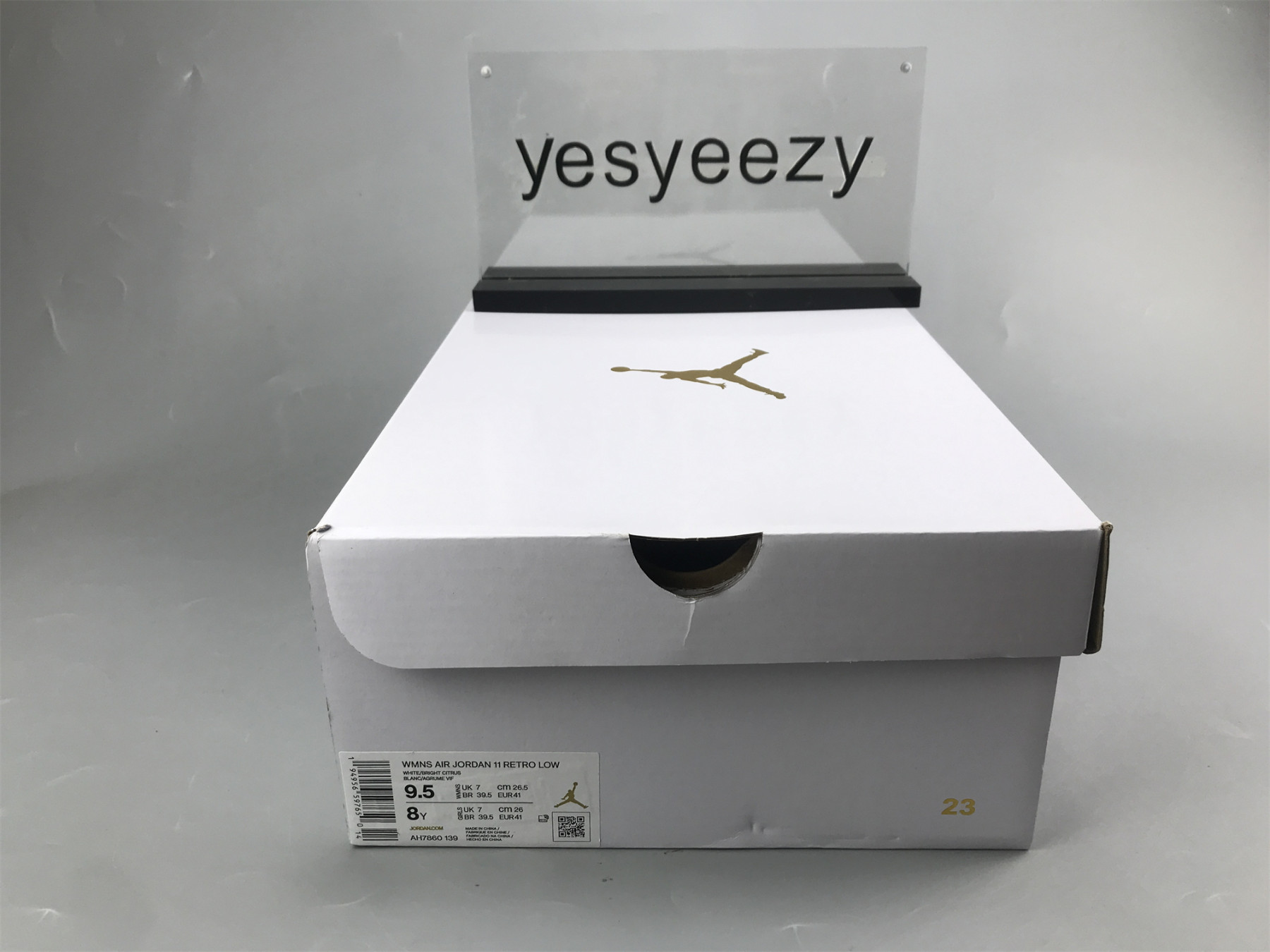 UA WMNS AIR JORDAN 11 RETRO LOW 