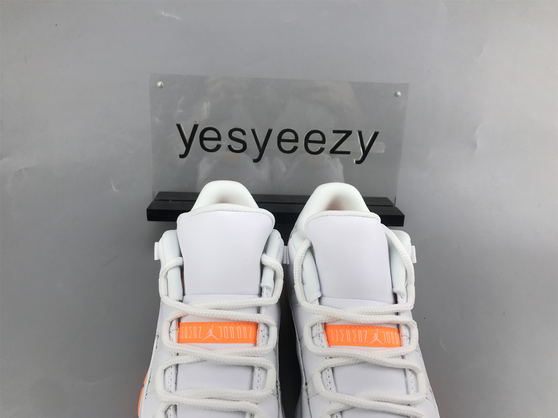 UA WMNS AIR JORDAN 11 RETRO LOW 