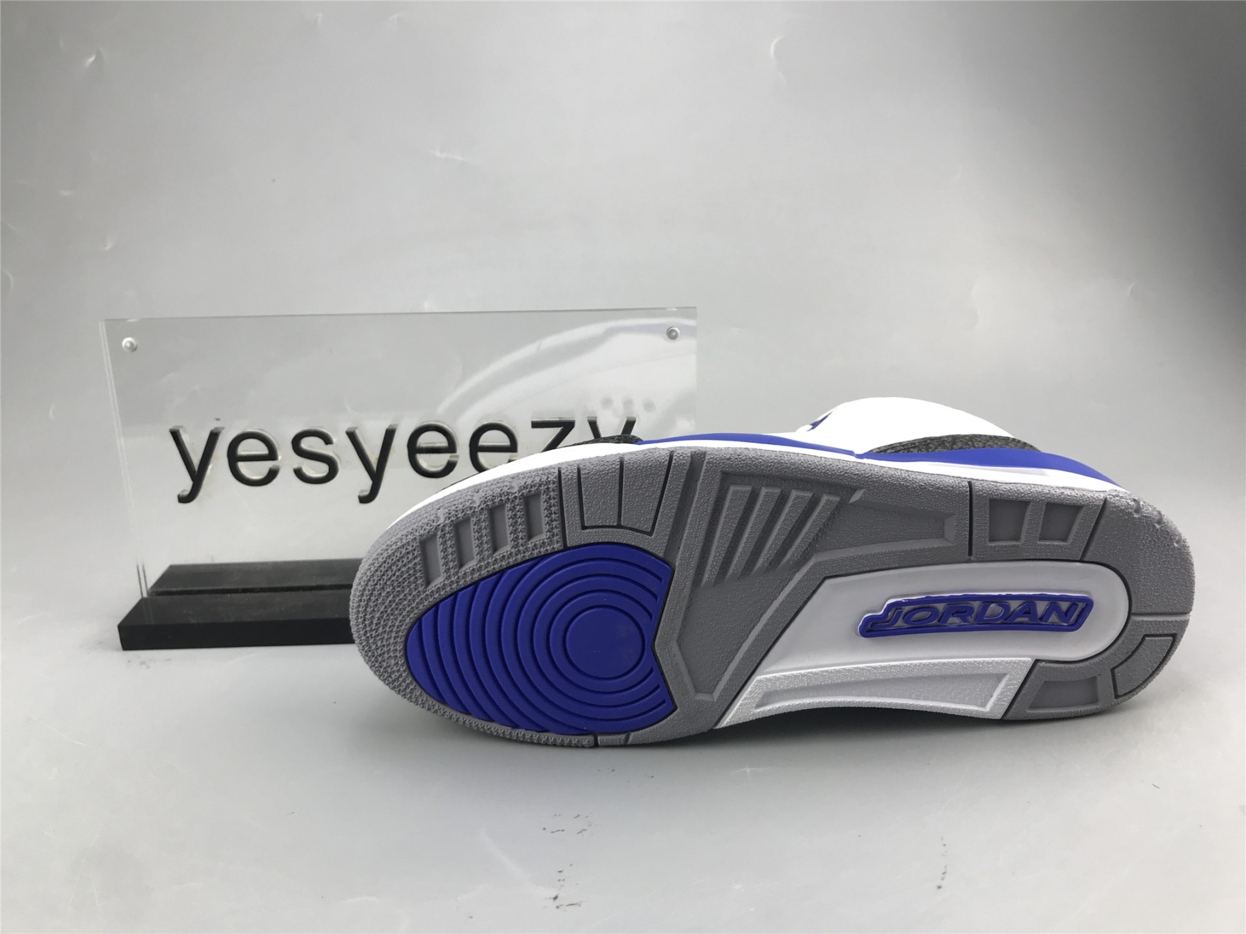 UA AIR JORDAN 3 RETRO 