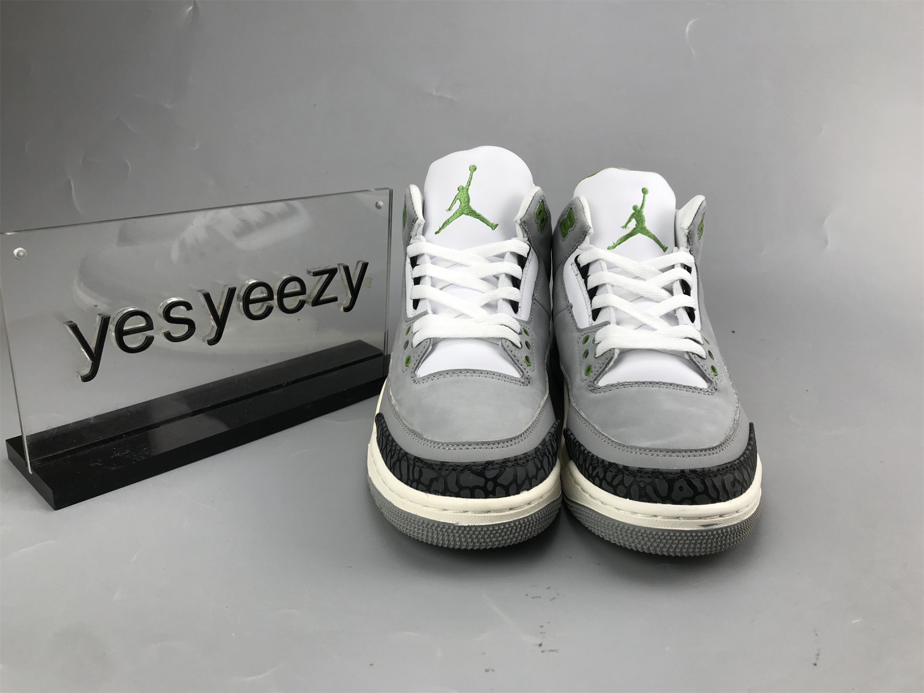 UA AIR JORDAN 3 RETRO 