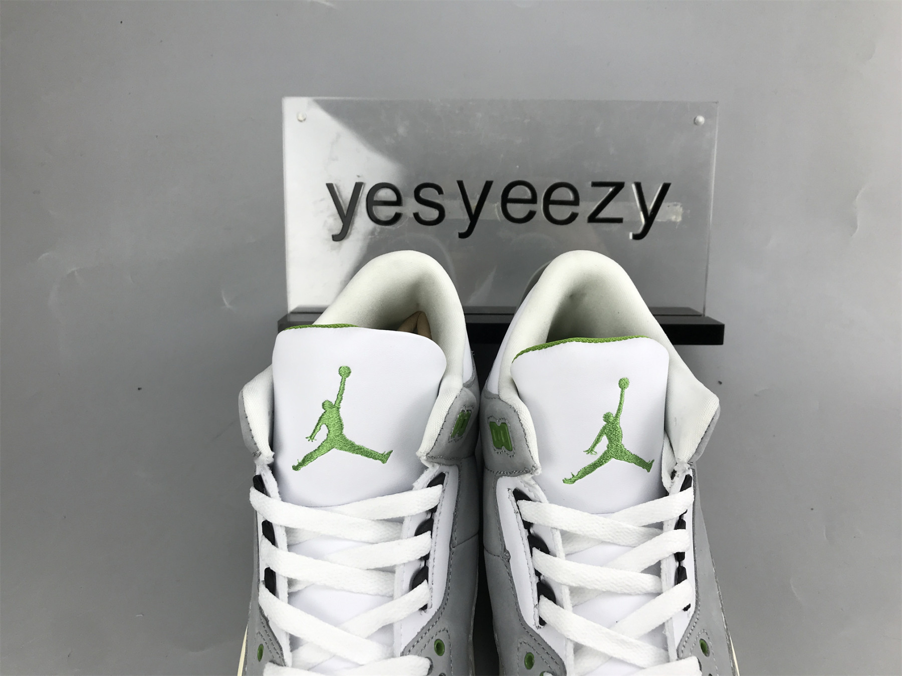 UA AIR JORDAN 3 RETRO 