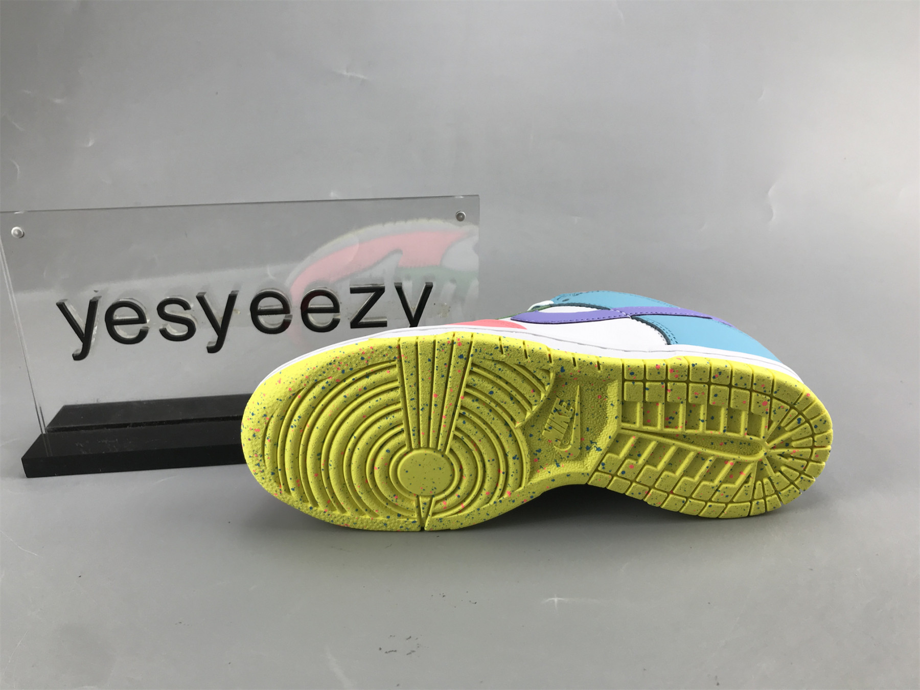 UA WMNS NIKE DUNK LOW SE 