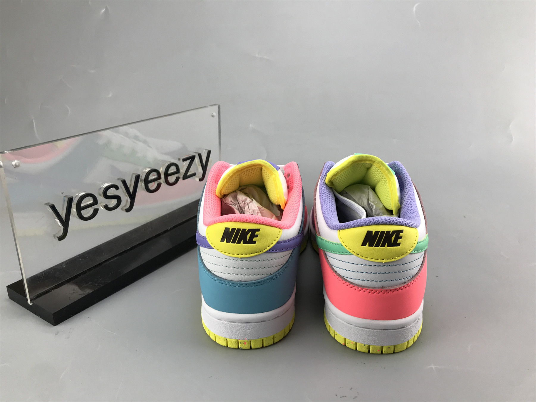 UA WMNS NIKE DUNK LOW SE 