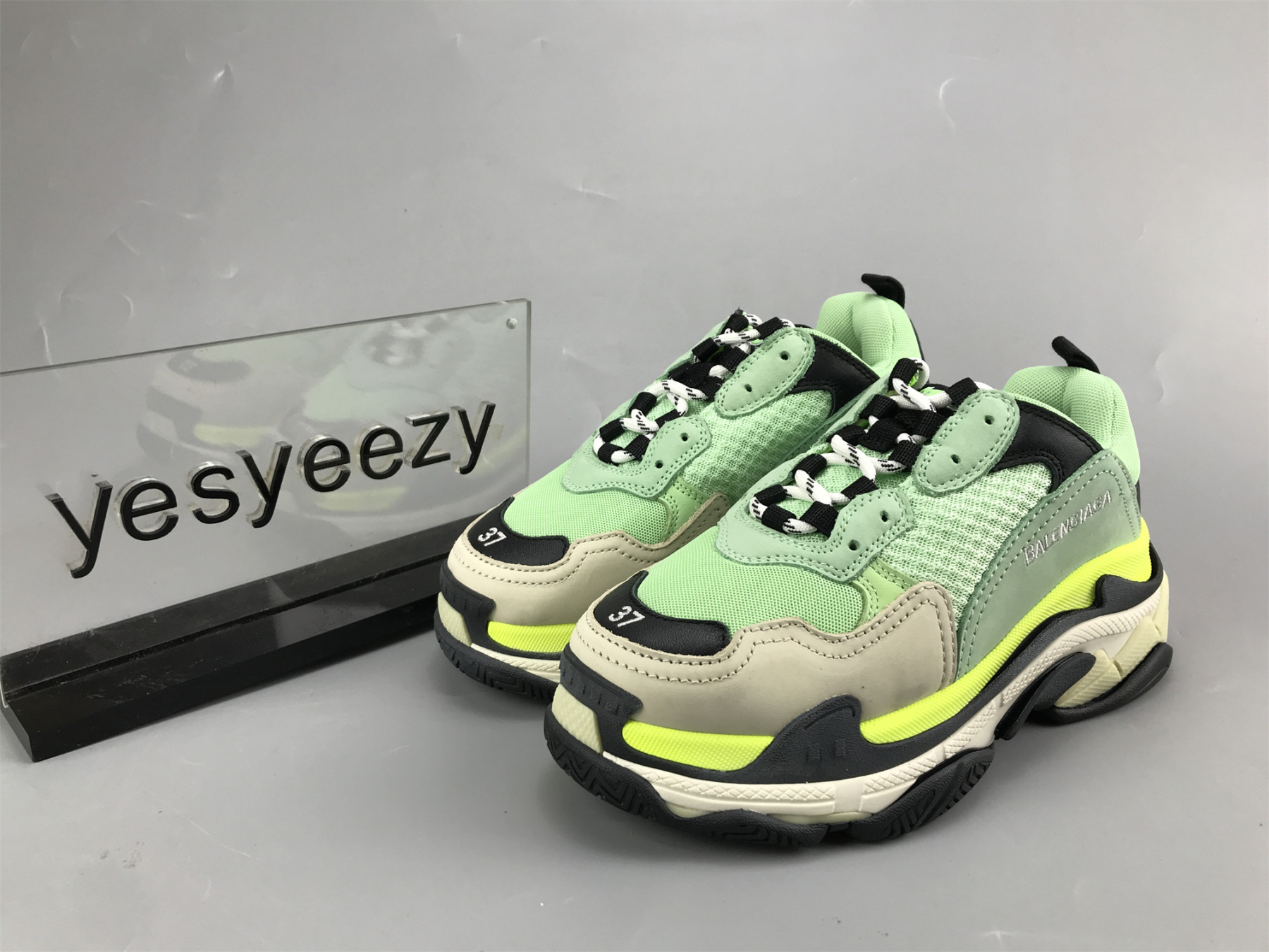 UA TRIPLE S CLEAR SOLE WHITE GREEN BLACK