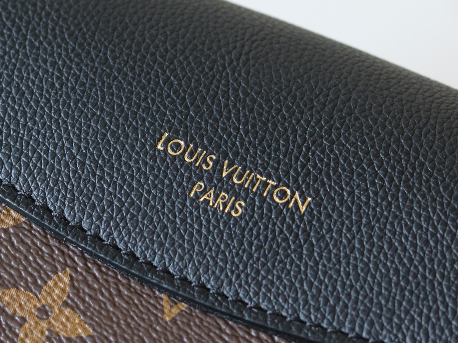 LV Saint Germain PM M26285 30.5x21x12.5cm