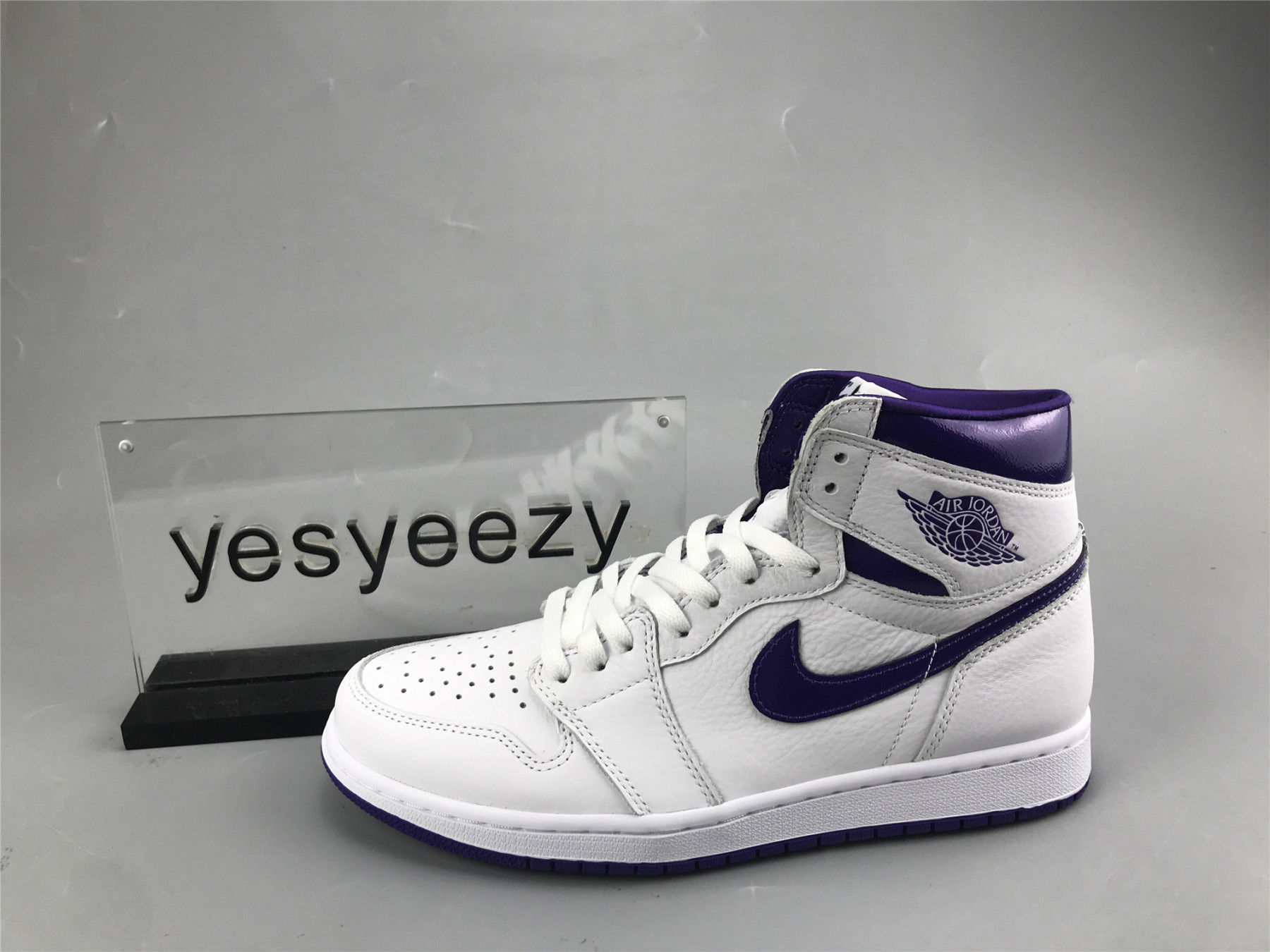 UA WMNS AIR JORDAN 1 HIGH OG 