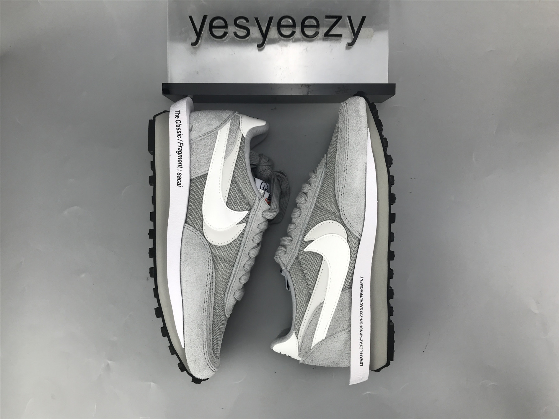 UA NIKE FRAGMENT DESIGN X SACAI X LDV WAFFLE 