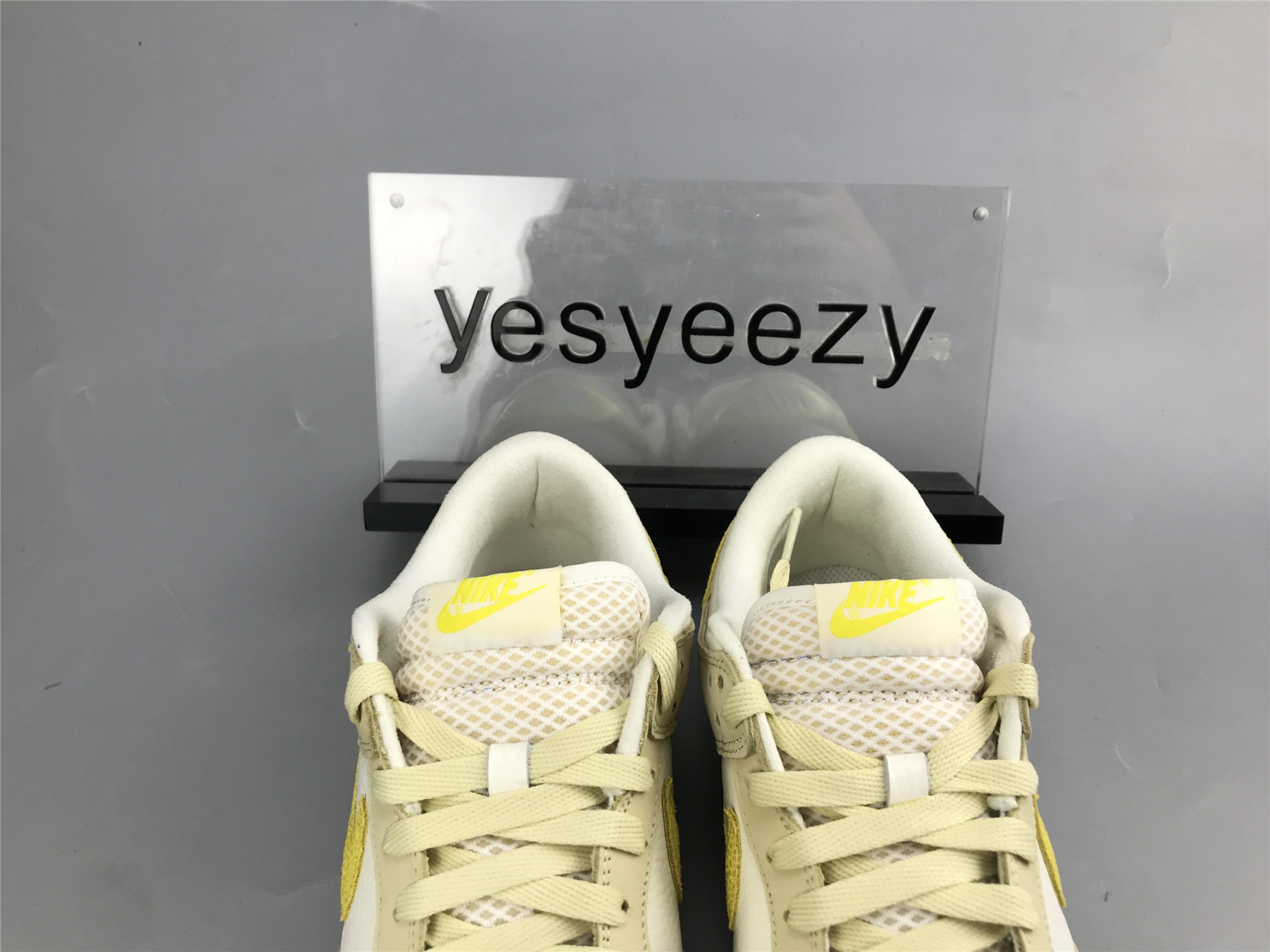 UA NIKE WMNS DUNK LOW 